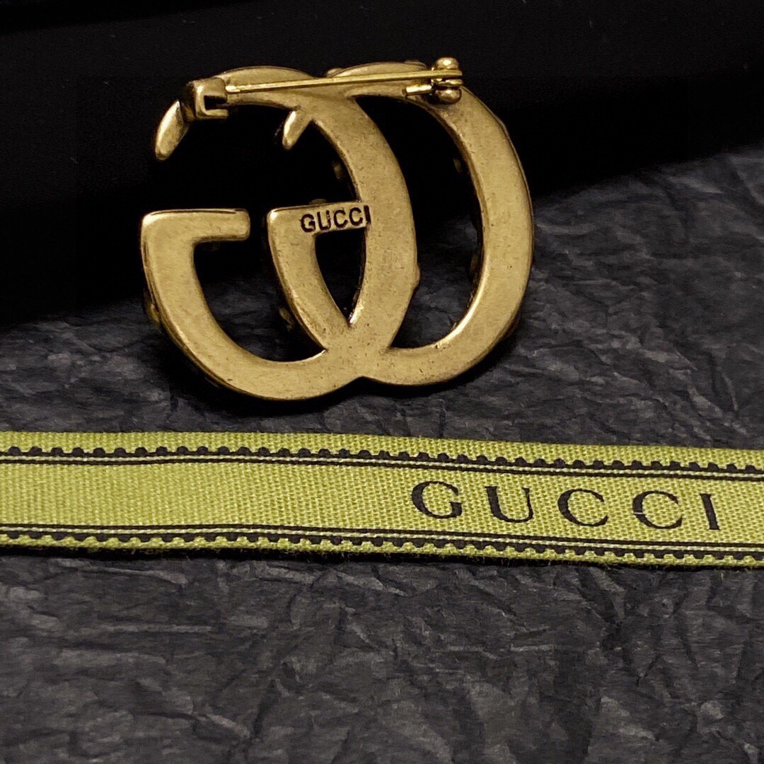 古驰Gucci专柜新款同步上新胸针是