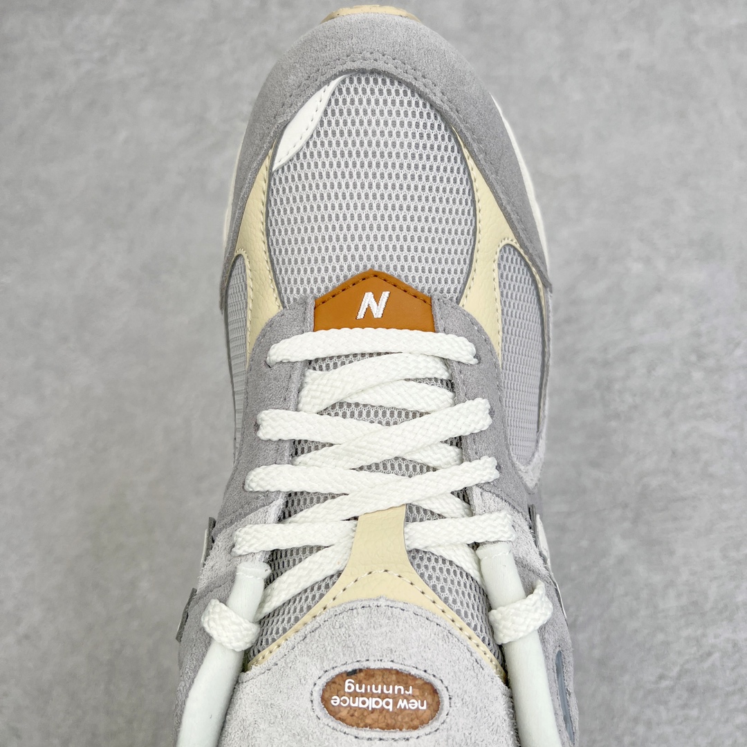 图片[4]-💰240 ＃M纯原 新百伦NB New Balance M2002RSB 浅灰色 全套原楦原纸板原厂数据开发 原厂网纱 原装进口翻毛皮料正确绒感卡色 正确中底拉帮中底网布细节 一比一手工擦旧效果 冲裁组合 匠心打造 耗时两个月开发完成 工艺极其复杂难度可想而知 新开独立私模大底 全网唯一正确做旧组合大底 高端零售专供产物 尺码：36 37 37.5 38 38.5 39.5 40 40.5 41.5 42 42.5 43 44 44.5 45 45.5 46.5 47 编码：by3936010-运动鞋