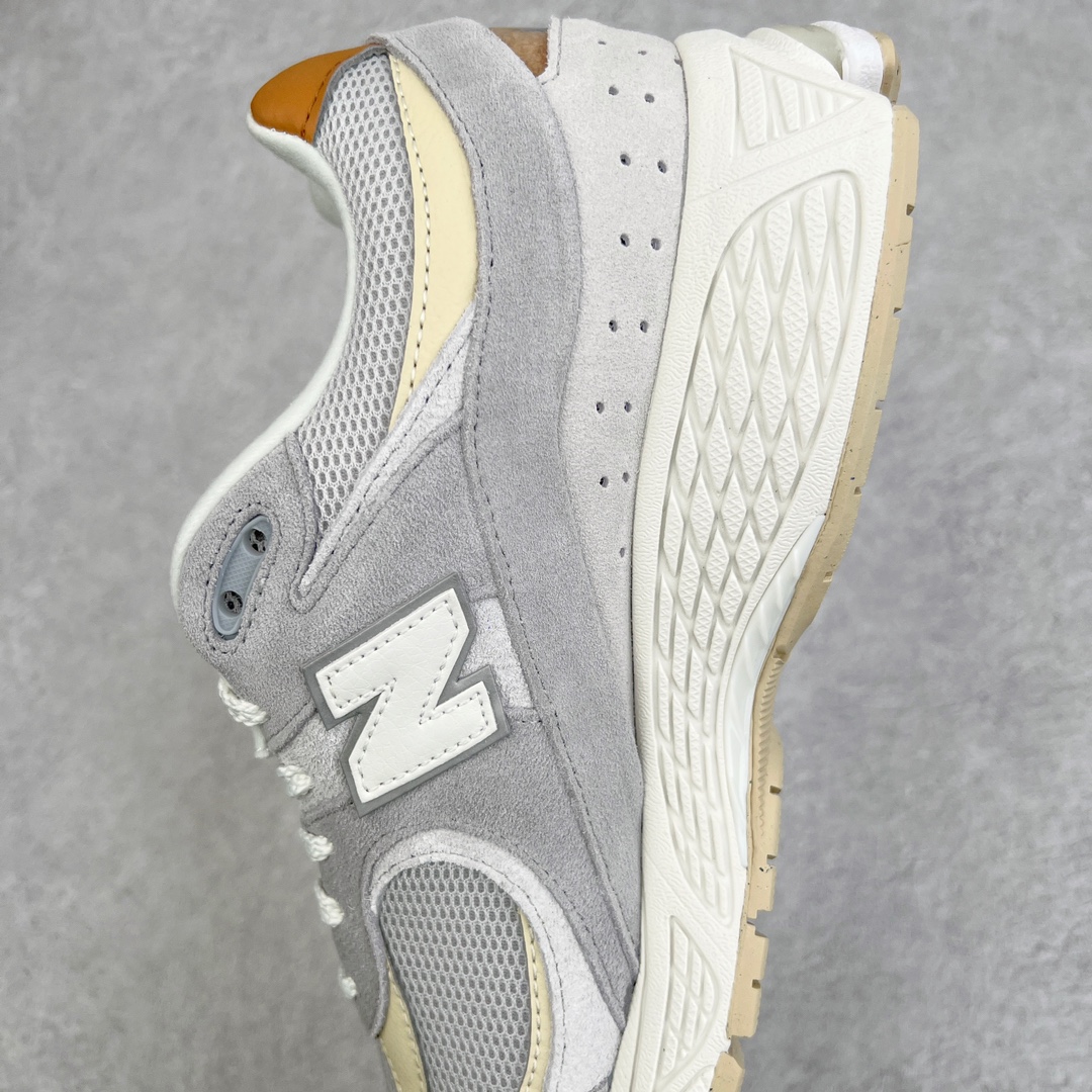 图片[7]-💰240 ＃M纯原 新百伦NB New Balance M2002RSB 浅灰色 全套原楦原纸板原厂数据开发 原厂网纱 原装进口翻毛皮料正确绒感卡色 正确中底拉帮中底网布细节 一比一手工擦旧效果 冲裁组合 匠心打造 耗时两个月开发完成 工艺极其复杂难度可想而知 新开独立私模大底 全网唯一正确做旧组合大底 高端零售专供产物 尺码：36 37 37.5 38 38.5 39.5 40 40.5 41.5 42 42.5 43 44 44.5 45 45.5 46.5 47 编码：by3936010-运动鞋