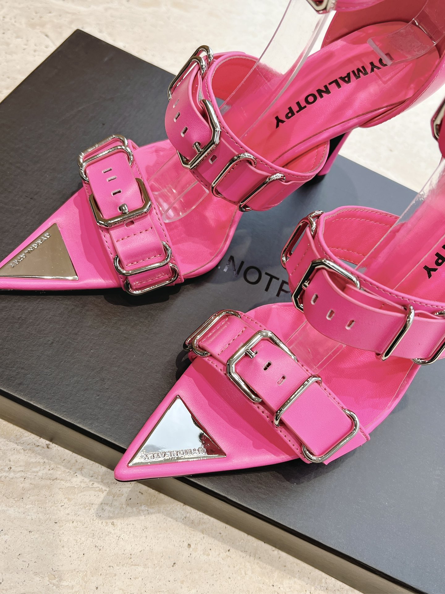 “High-quality DYMLATY 2023SS Metal Button High Heels: Comfortable and Stylish” - 图片 7