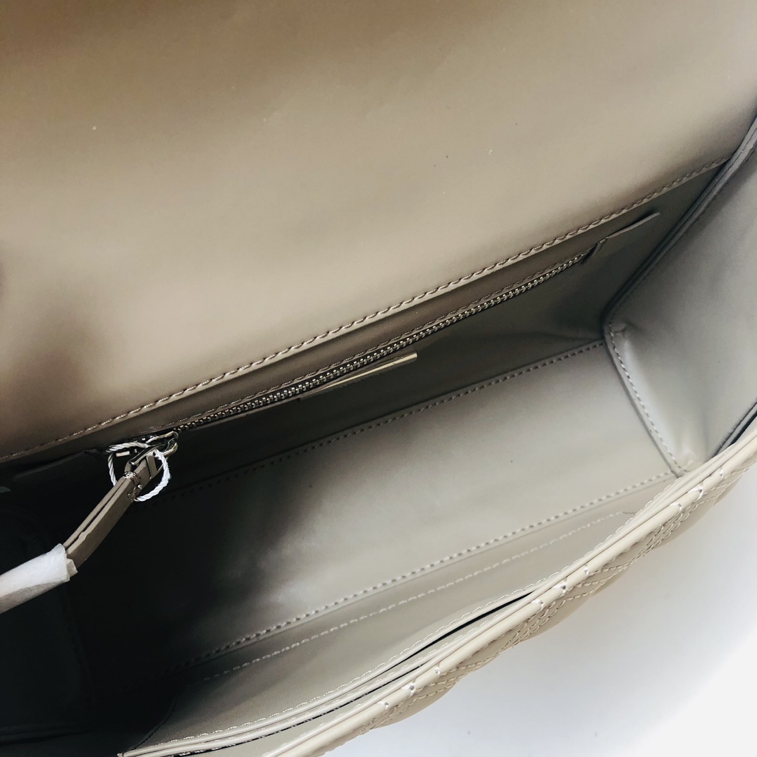Tory Burch 82559，TB菱格哑光磨砂皮