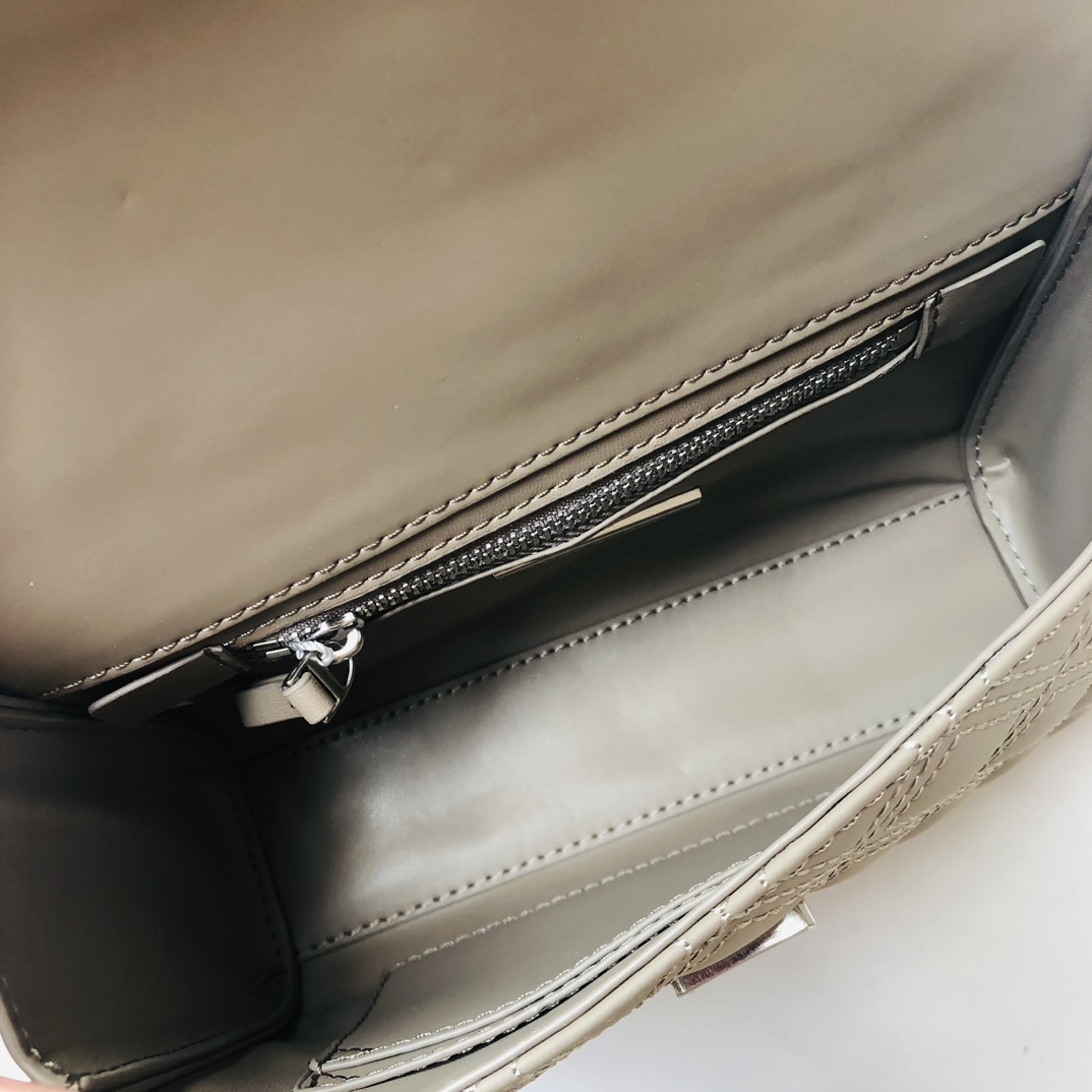 Tory Burch 82562 TB菱格哑光磨砂皮