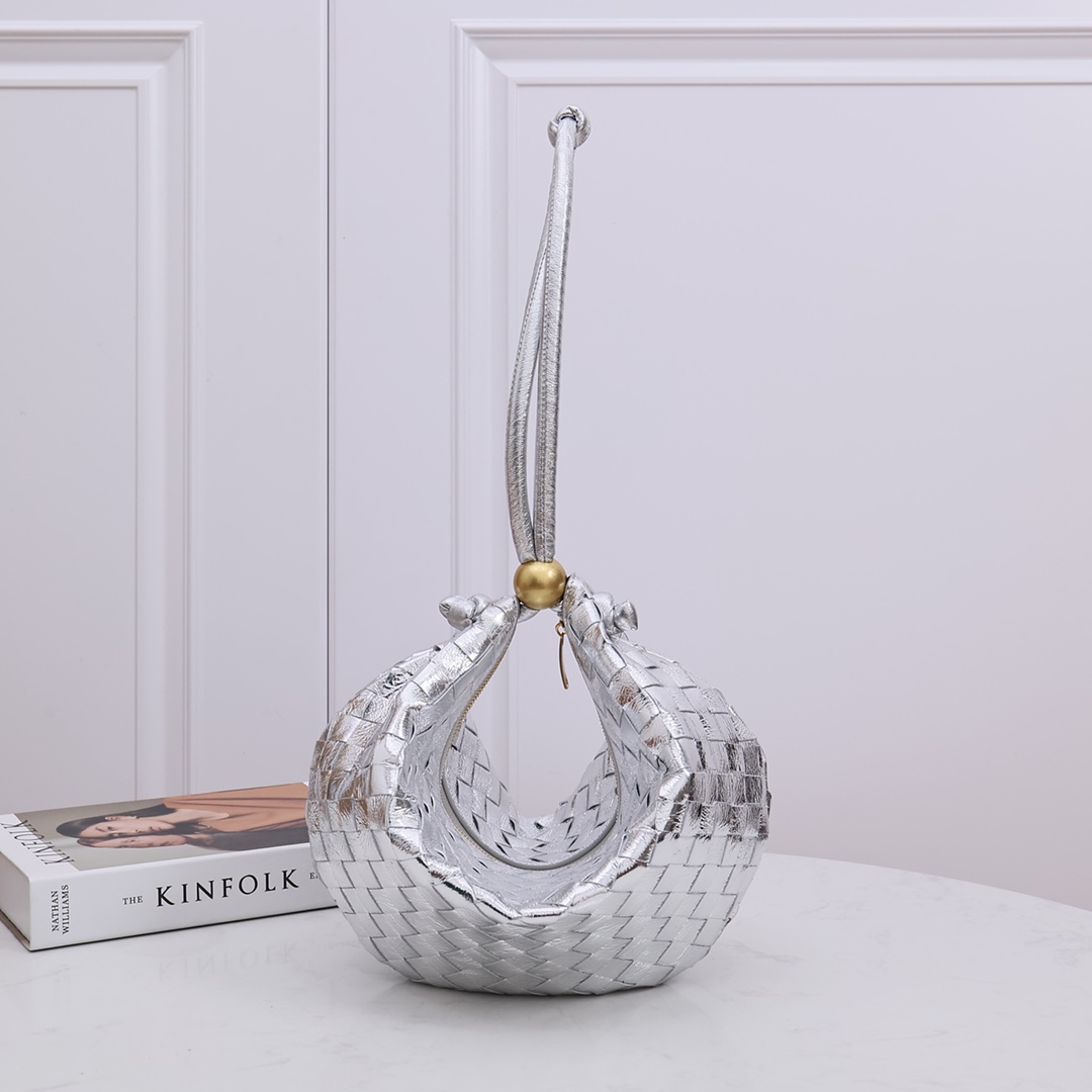 Bottega Veneta 羊皮编织 金珠肩带 手挽包
