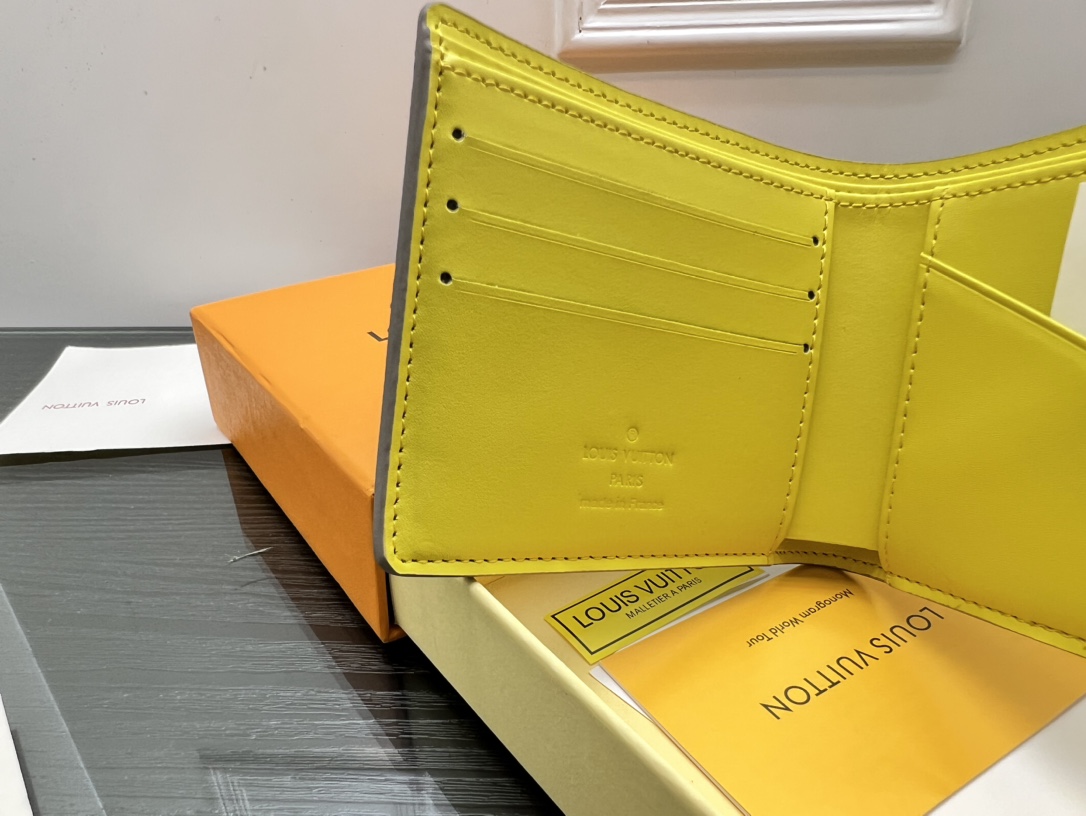 Elegant Leather Bifold Wallet - Capacity Demonstration Elegant Leather Bifold Wallet with cards and cash