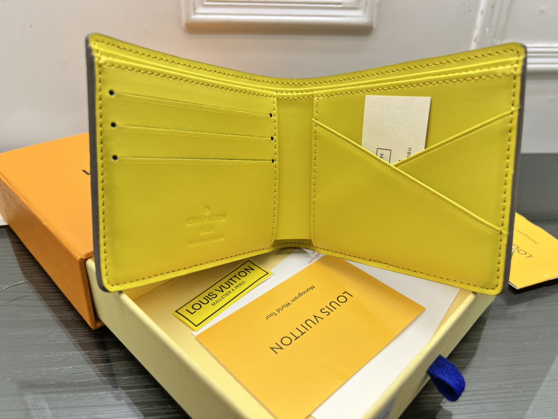 Close-up of Leather Grain - Elegant Leather Bifold Wallet Close-up of leather grain on a bifold wallet