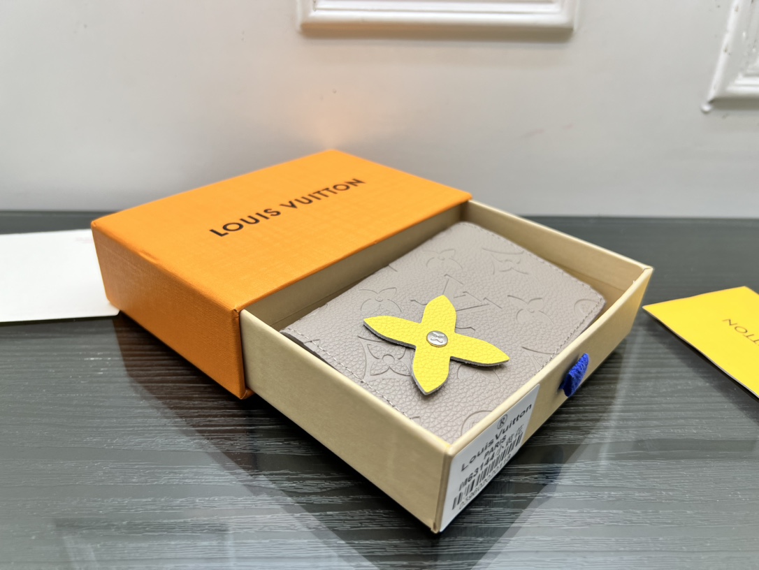 Classic Leather Card Holder - Back View Classic Leather Card Holder - Back View