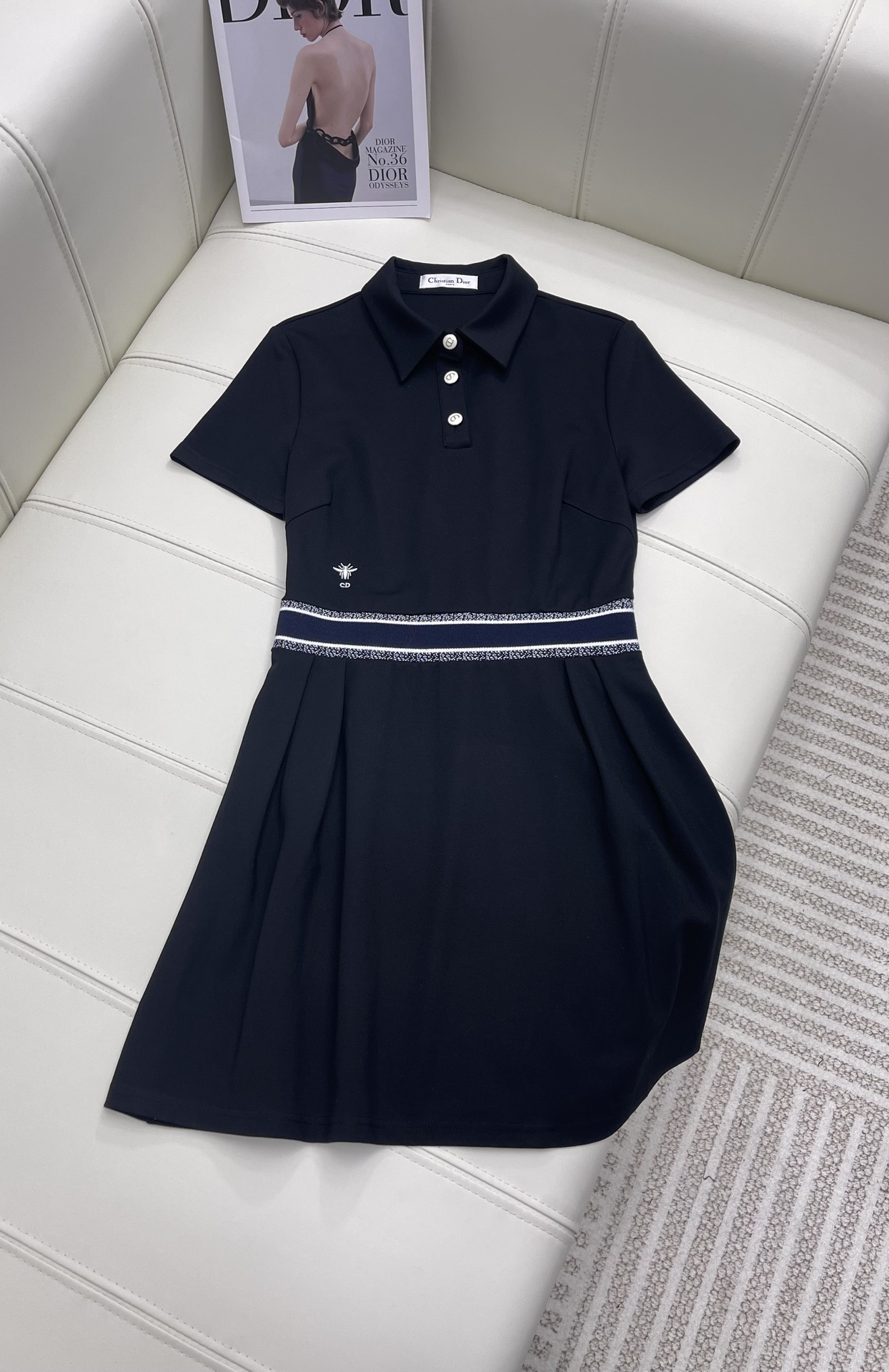 NO:696802,Dio* new product on the shelves Ribbon lapel dress Customized 100% cotton material Close to the skin and cool, drape slimming Classic presbyopic splicing decoration Collision with fashionable dress Classic college style dress The upper body is inclusive and fashionable, both fat and thin, high version 2 colors, dior, skirts,19860909Dio* 新品上架 织带翻领连衣裙 定制全棉材质 贴肤冰爽 垂感显瘦 经典老花拼接装饰 碰撞出时髦连衣裙 经典学院风连衣裙 上身包容时髦 胖瘦都 高版本 2色,,dior,skirts,,Women's clothing