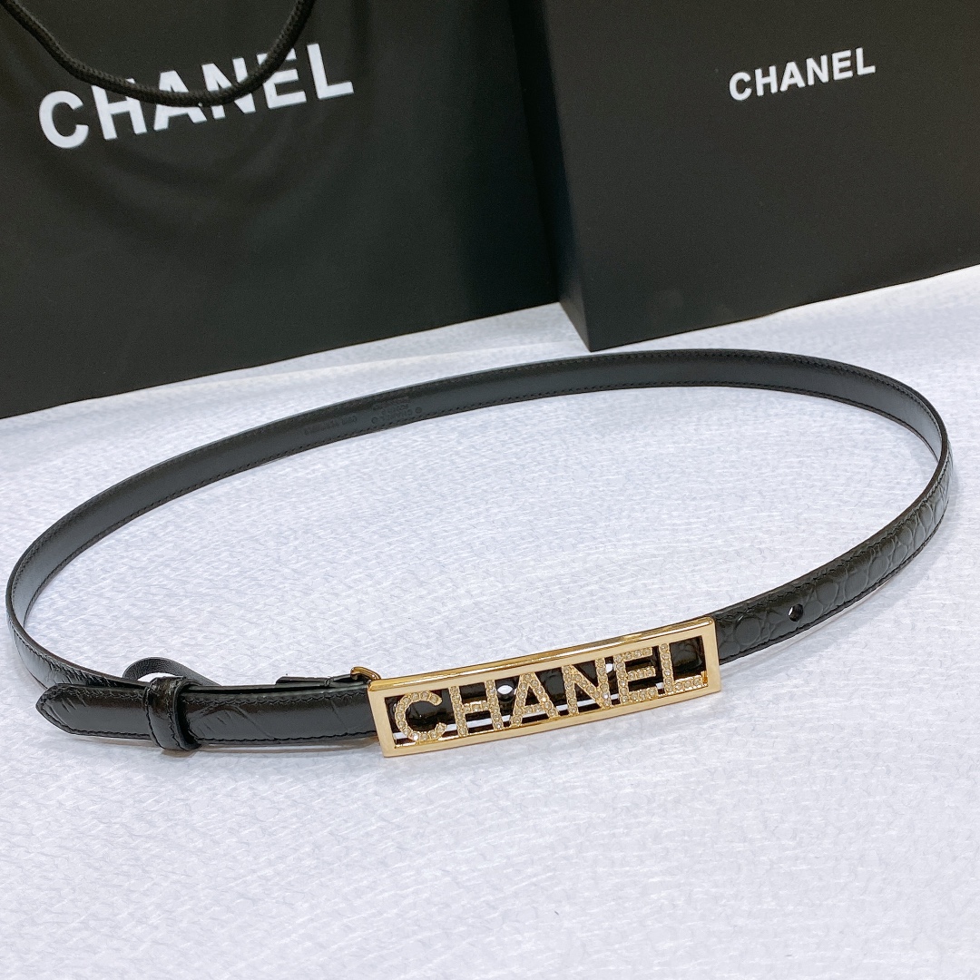 chanel春夏新款小牛皮与金色金属
