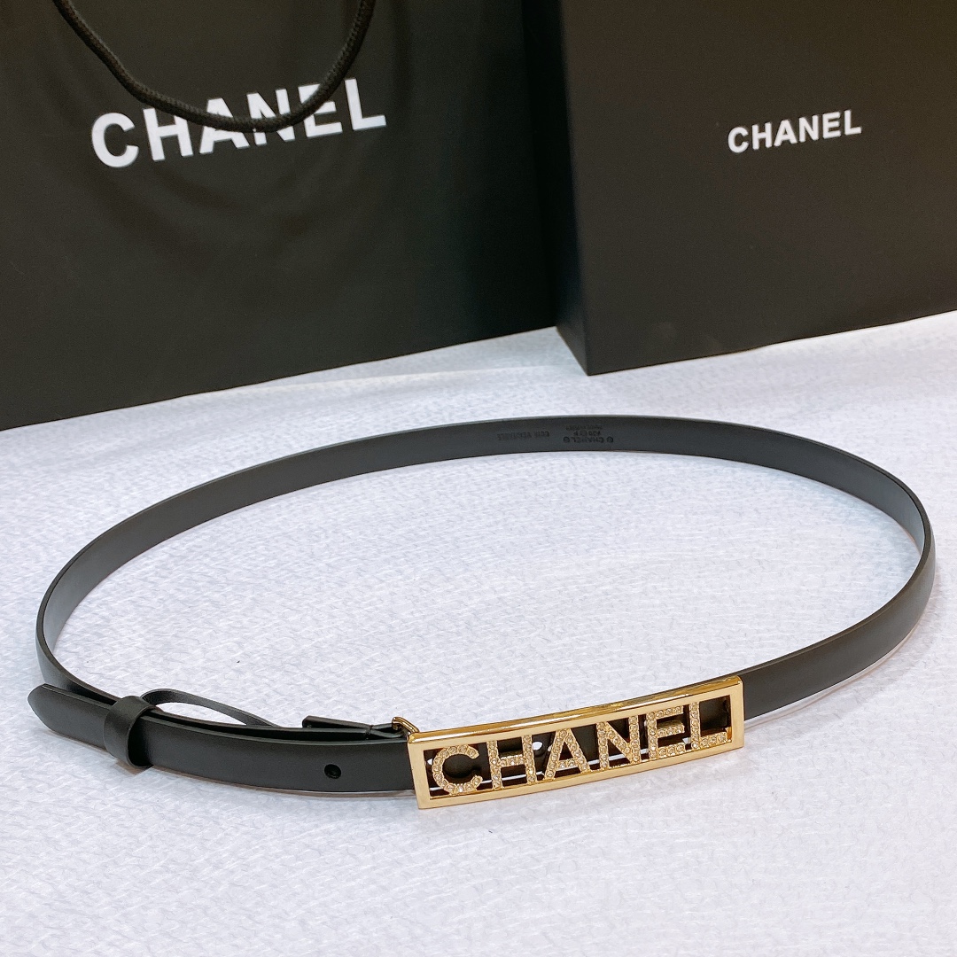 chanel春夏新款小牛皮与金色金属