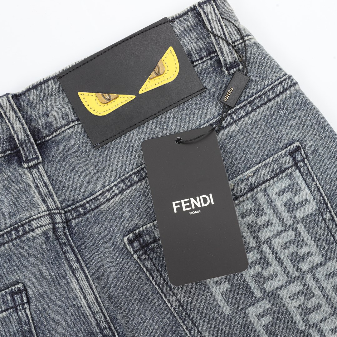 Fendi/芬迪 简约复古经典皮标LOGO牛仔短裤 今年为止做的最牛逼的牛仔裤