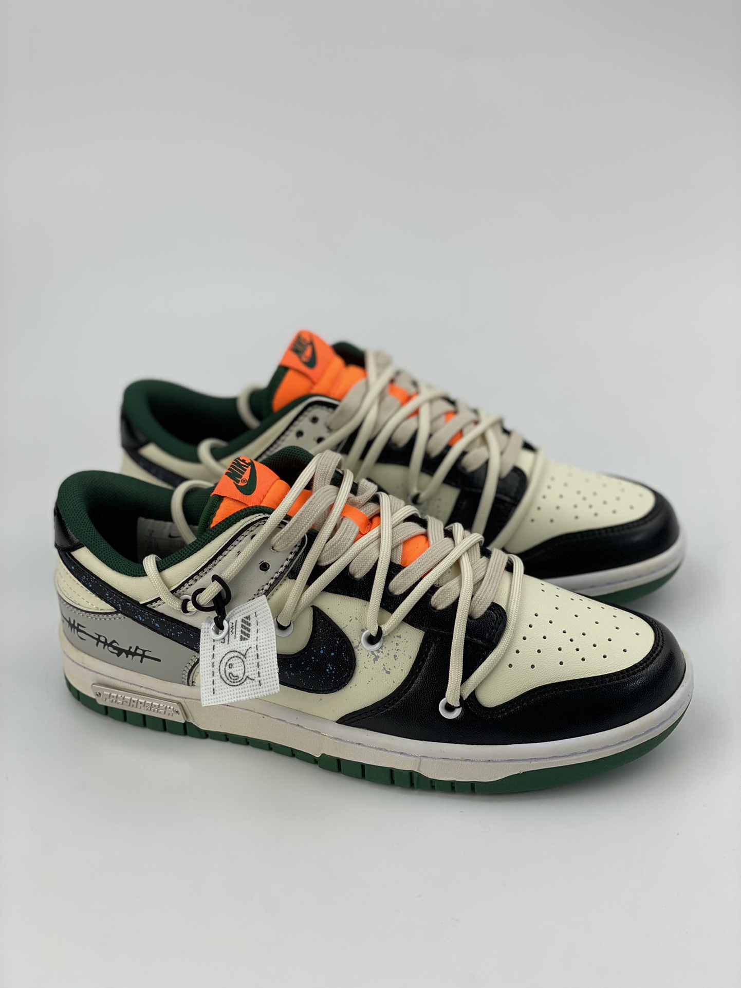 Nike SB Dunk Low Space Exploration Star Trek DD1391-300