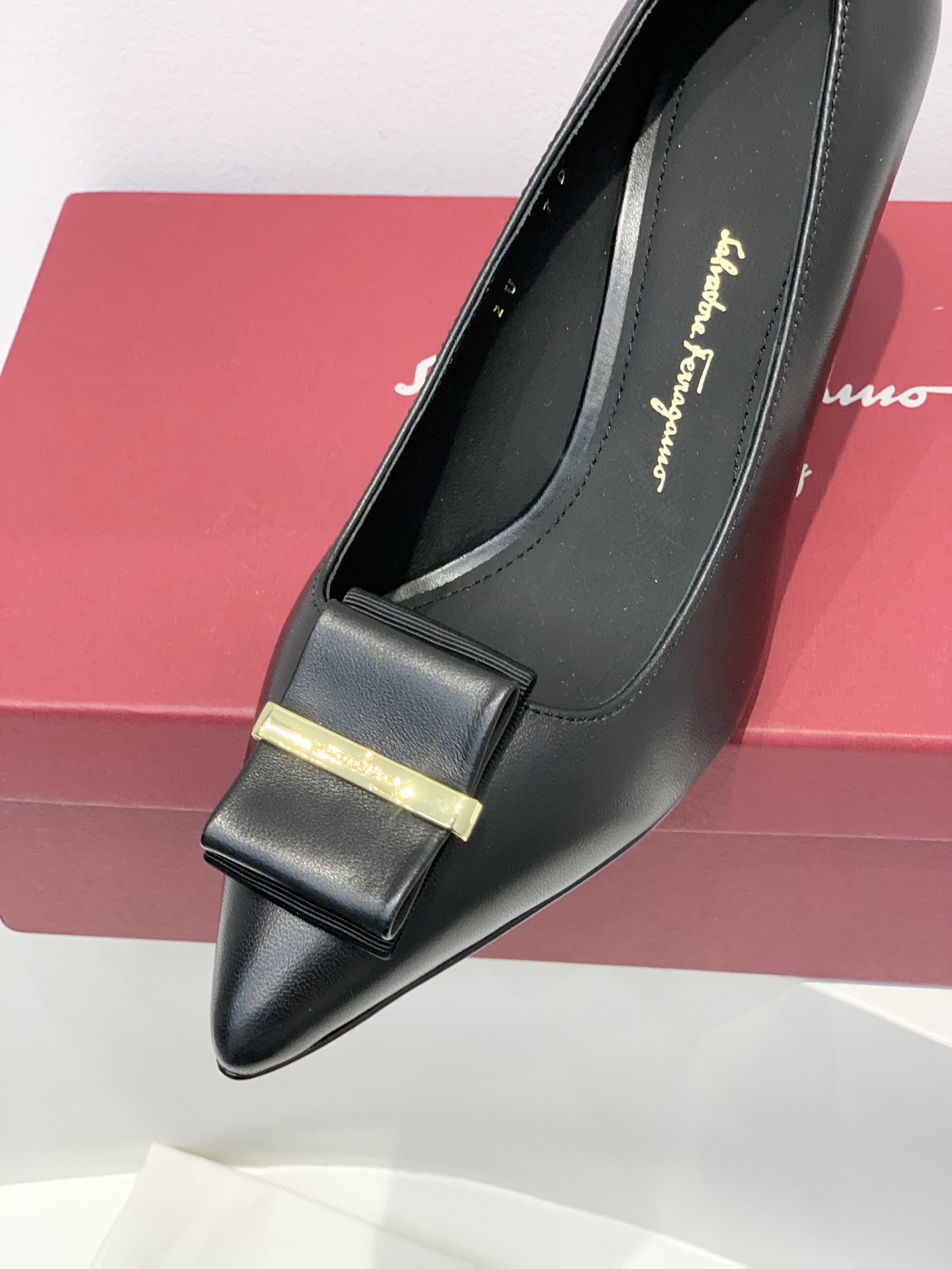 现货SF️salvatoreFerraga*o️新品上新！菲拉*慕双蝴蝶结尖头高跟鞋单鞋️Ferraga