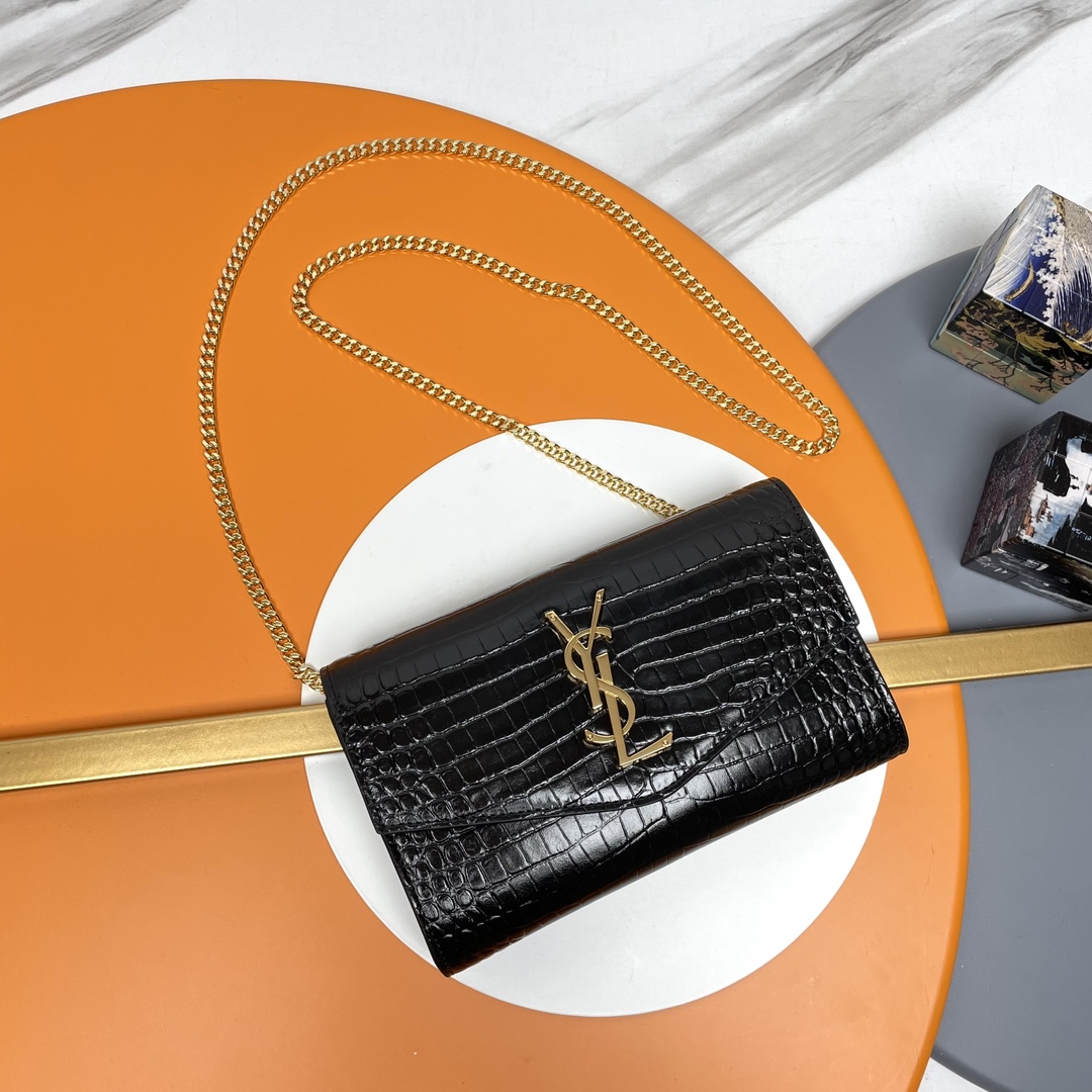 𝑈𝑝𝑡𝑜𝑤𝑛_sobre mini bolso de piel de cocodrilo P, el logotipo metálico más clásico e icónico, con correa de cadena …