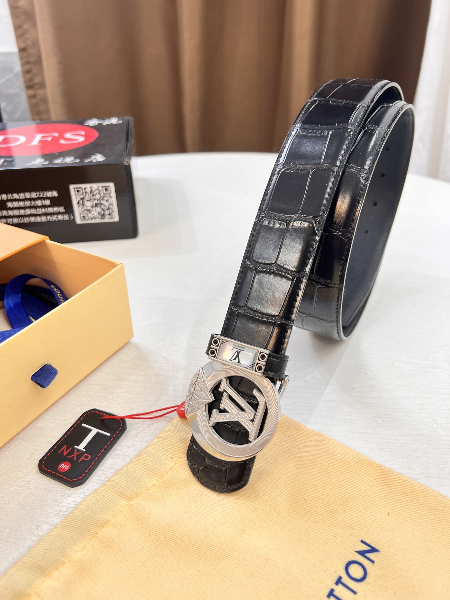 路易威登LV男士皮带 精钢 镶砖五金内穿加厚五金 4.0cm-Top High Quatity Cheap Sneakers Fashion Clothing Clothes Bags handbags Shoes of all Brand wholesale With The best Quality And Beautiful Price from China Factory Chinese suppliers wholesaler seller 路易威登LV男士皮带 精钢 镶砖五金内穿加厚五金 4.0cm