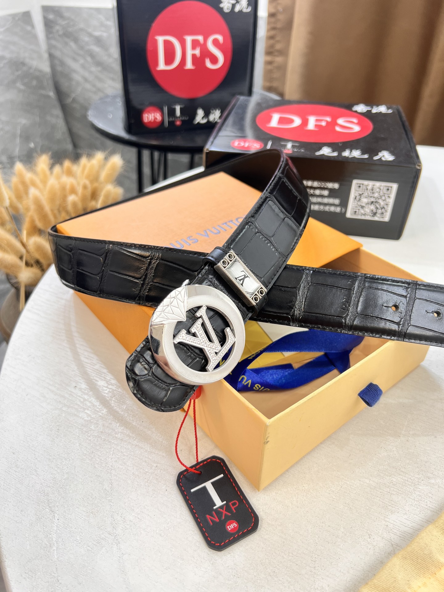 路易威登LV男士皮带 精钢 镶砖五金内穿加厚五金 4.0cm-Top High Quatity Cheap Sneakers Fashion Clothing Clothes Bags handbags Shoes of all Brand wholesale With The best Quality And Beautiful Price from China Factory Chinese suppliers wholesaler seller 路易威登LV男士皮带 精钢 镶砖五金内穿加厚五金 4.0cm