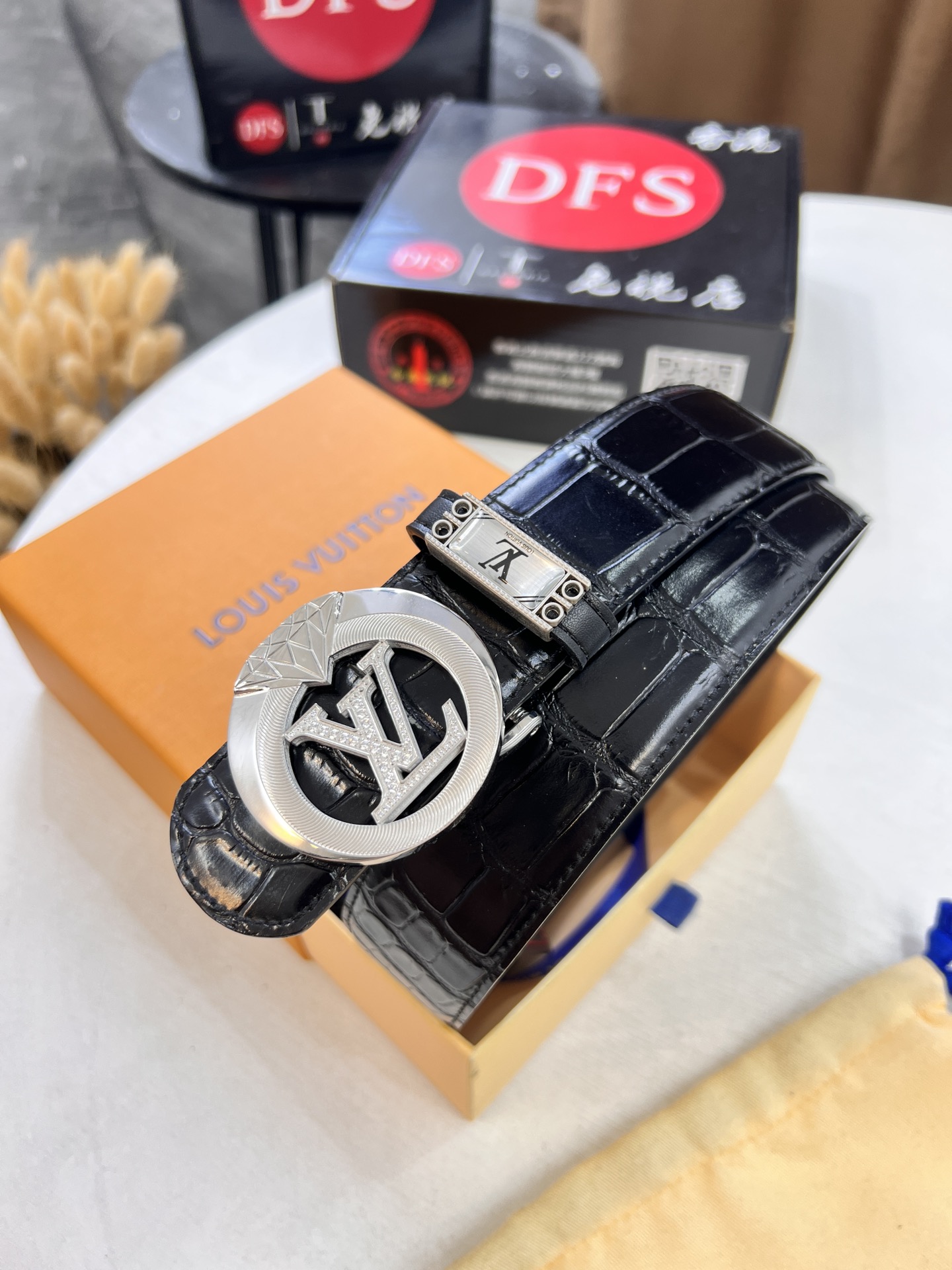 路易威登LV男士皮带 精钢 镶砖五金内穿加厚五金 4.0cm-Top High Quatity Cheap Sneakers Fashion Clothing Clothes Bags handbags Shoes of all Brand wholesale With The best Quality And Beautiful Price from China Factory Chinese suppliers wholesaler seller 路易威登LV男士皮带 精钢 镶砖五金内穿加厚五金 4.0cm