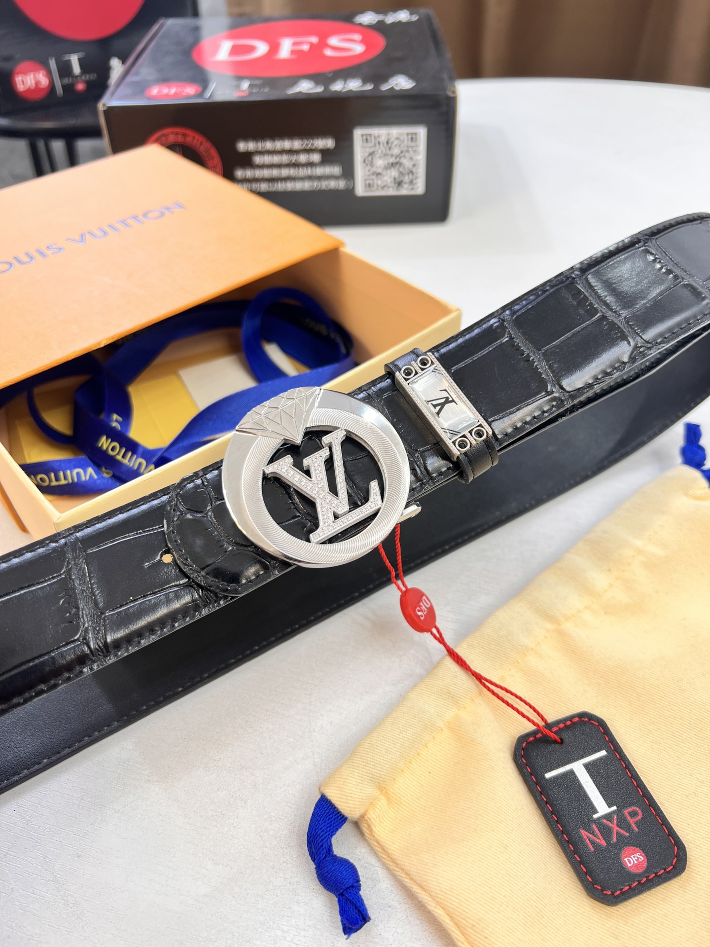 路易威登LV男士皮带 精钢 镶砖五金内穿加厚五金 4.0cm-Top High Quatity Cheap Sneakers Fashion Clothing Clothes Bags handbags Shoes of all Brand wholesale With The best Quality And Beautiful Price from China Factory Chinese suppliers wholesaler seller 路易威登LV男士皮带 精钢 镶砖五金内穿加厚五金 4.0cm