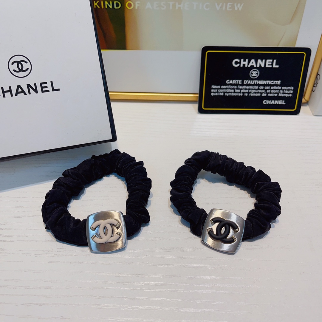NO:277515,Chanel Xiaoxiang Chanel rubber band New logo rubber band hair ring Daily exquisite items A must-have item for a fairy with temperament and versatility Treasure style Recommended style for closed eyes (single) hairpins, hairpins, chanel, hairpins19860909Chanel小香 Chanel皮筋 新款logo皮筋发圈 日常精致小单品 气质百搭小仙女必入单品 宝藏款 闭眼入推荐款（单个）发夹,发夹,chanel,hairpins,accessory