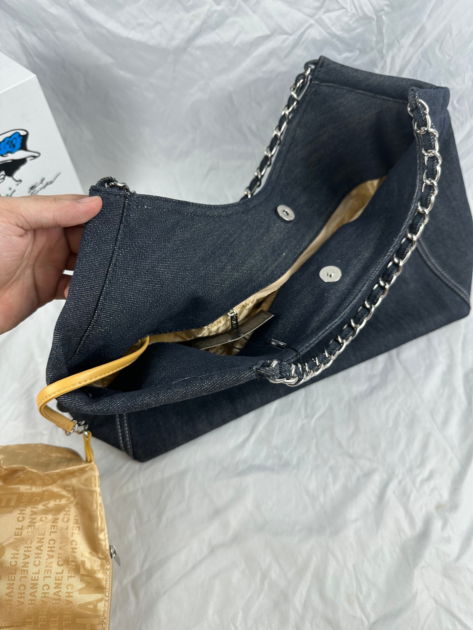 香奈儿牛仔腋下 托特包【CHANEL】香奈儿 2023新款潮流爆款 潮流时尚，元素搭配完全是抓住女孩子的心 Chanel牛仔系列 容量大 自重轻&prime; 谁背谁好看 集美必入 尺寸:底部40x袋口55x高30x厚20，款号327