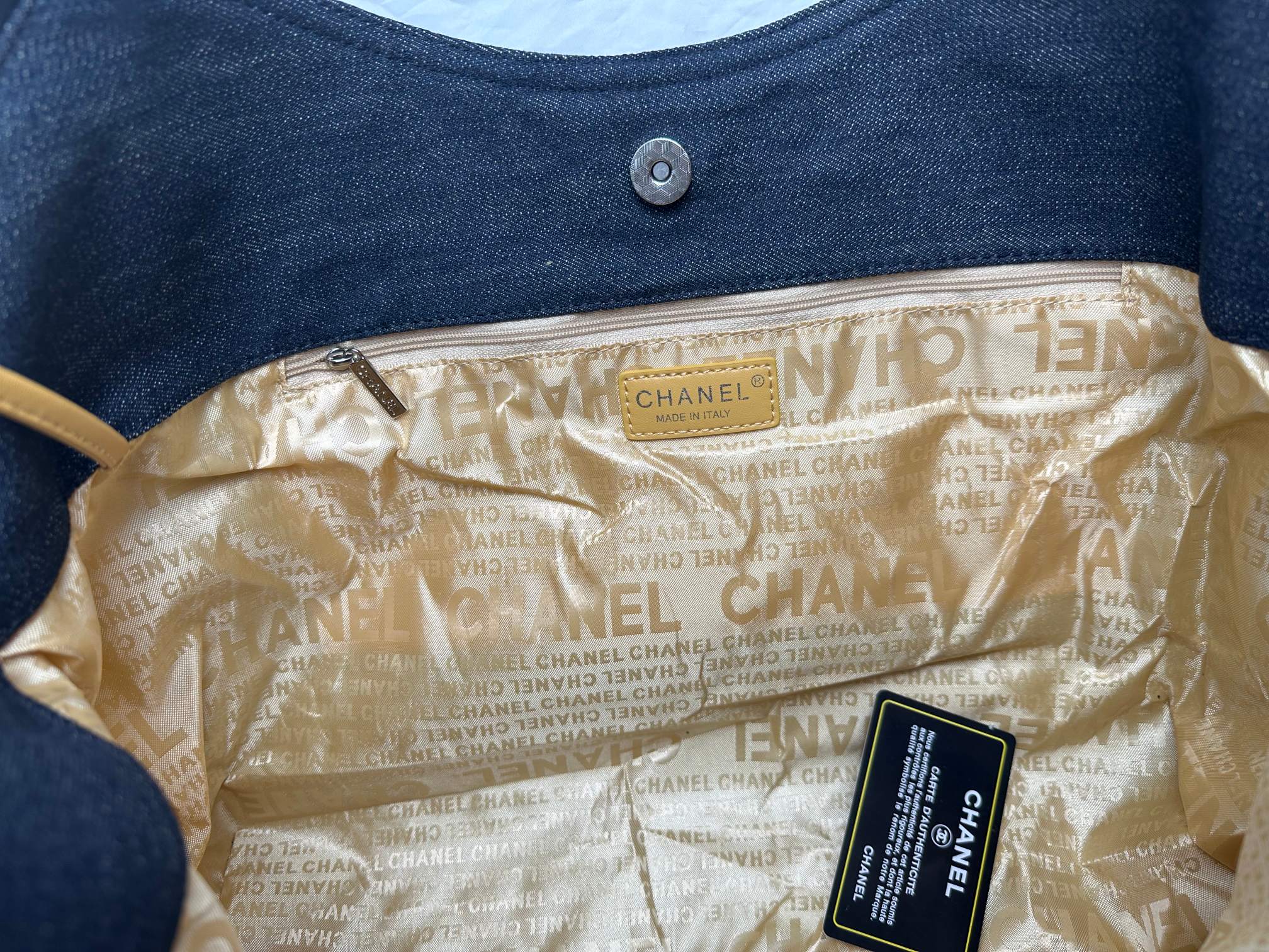 香奈儿牛仔腋下 托特包【CHANEL】香奈儿 2023新款潮流爆款 潮流时尚，元素搭配完全是抓住女孩子的心 Chanel牛仔系列 容量大 自重轻&prime; 谁背谁好看 集美必入 尺寸:底部40x袋口55x高30x厚20，款号327