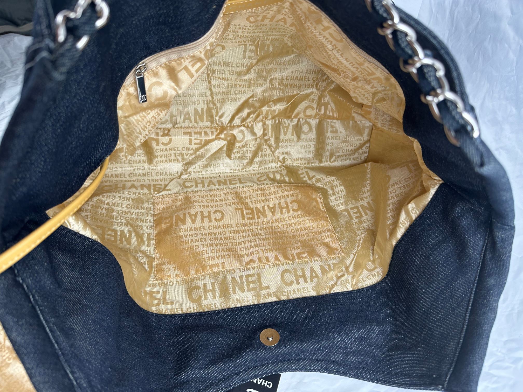 香奈儿牛仔腋下 托特包【CHANEL】香奈儿 2023新款潮流爆款 潮流时尚，元素搭配完全是抓住女孩子的心 Chanel牛仔系列 容量大 自重轻&prime; 谁背谁好看 集美必入 尺寸:底部40x袋口55x高30x厚20，款号327