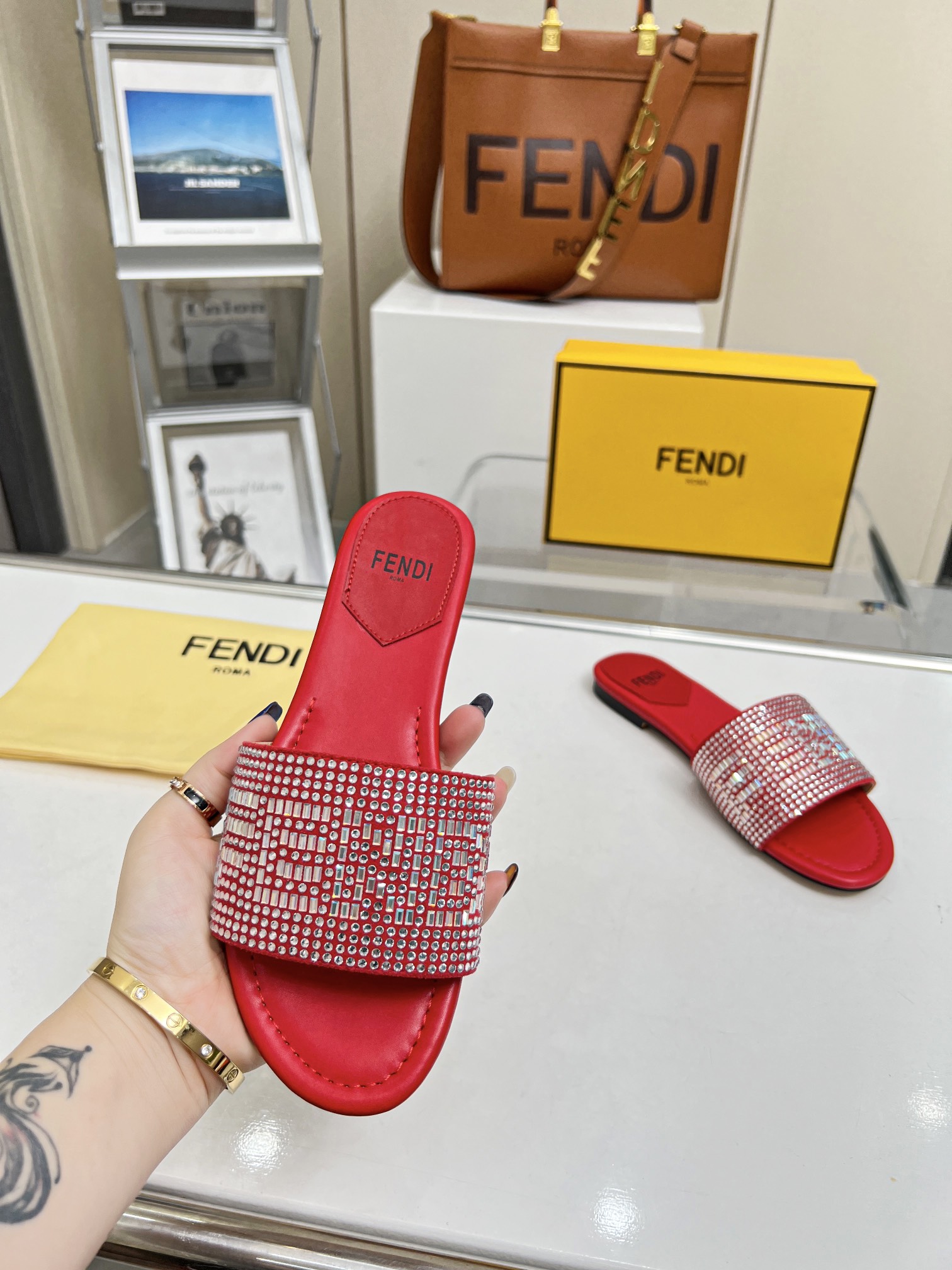 2023 Nueva Temporada Explosión FENDI Fendi Taladro Zapatillas, P210, suela de cuero Plus, 35 - 42 ya
