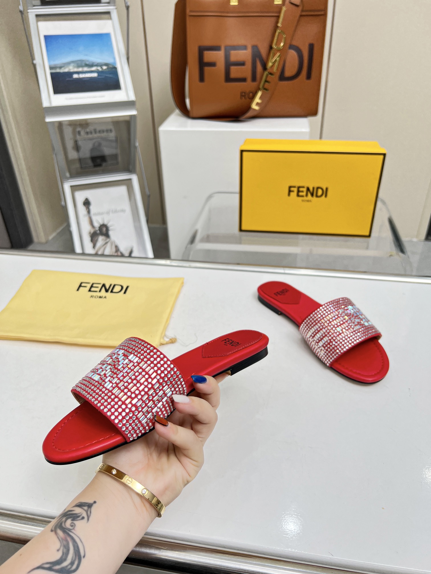 2023 Nueva Temporada Explosión FENDI Fendi Taladro Zapatillas, P210, suela de cuero Plus, 35 - 42 ya