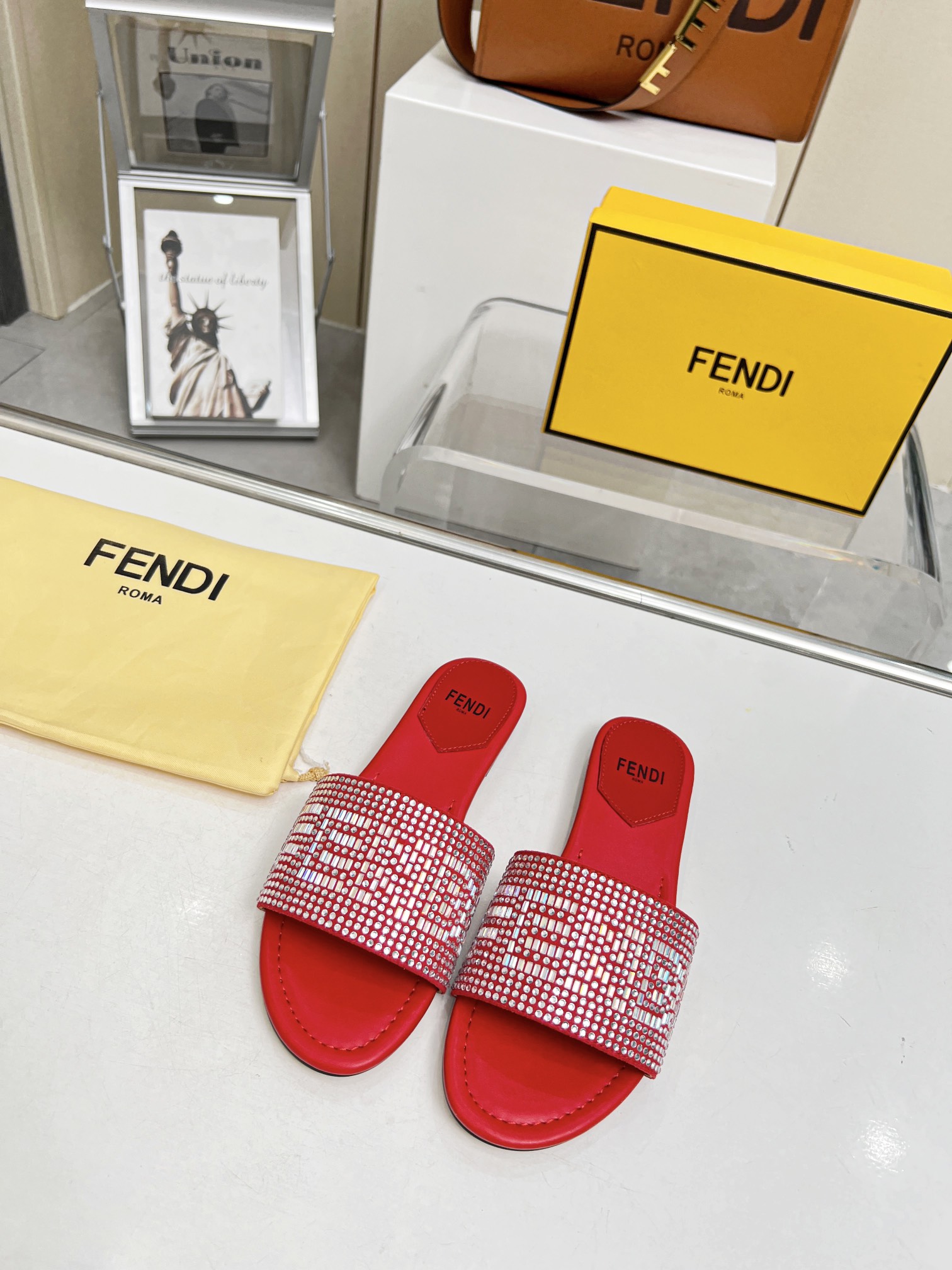 2023 Nueva Temporada Explosión FENDI Fendi Taladro Zapatillas, P210, suela de cuero Plus, 35 - 42 ya