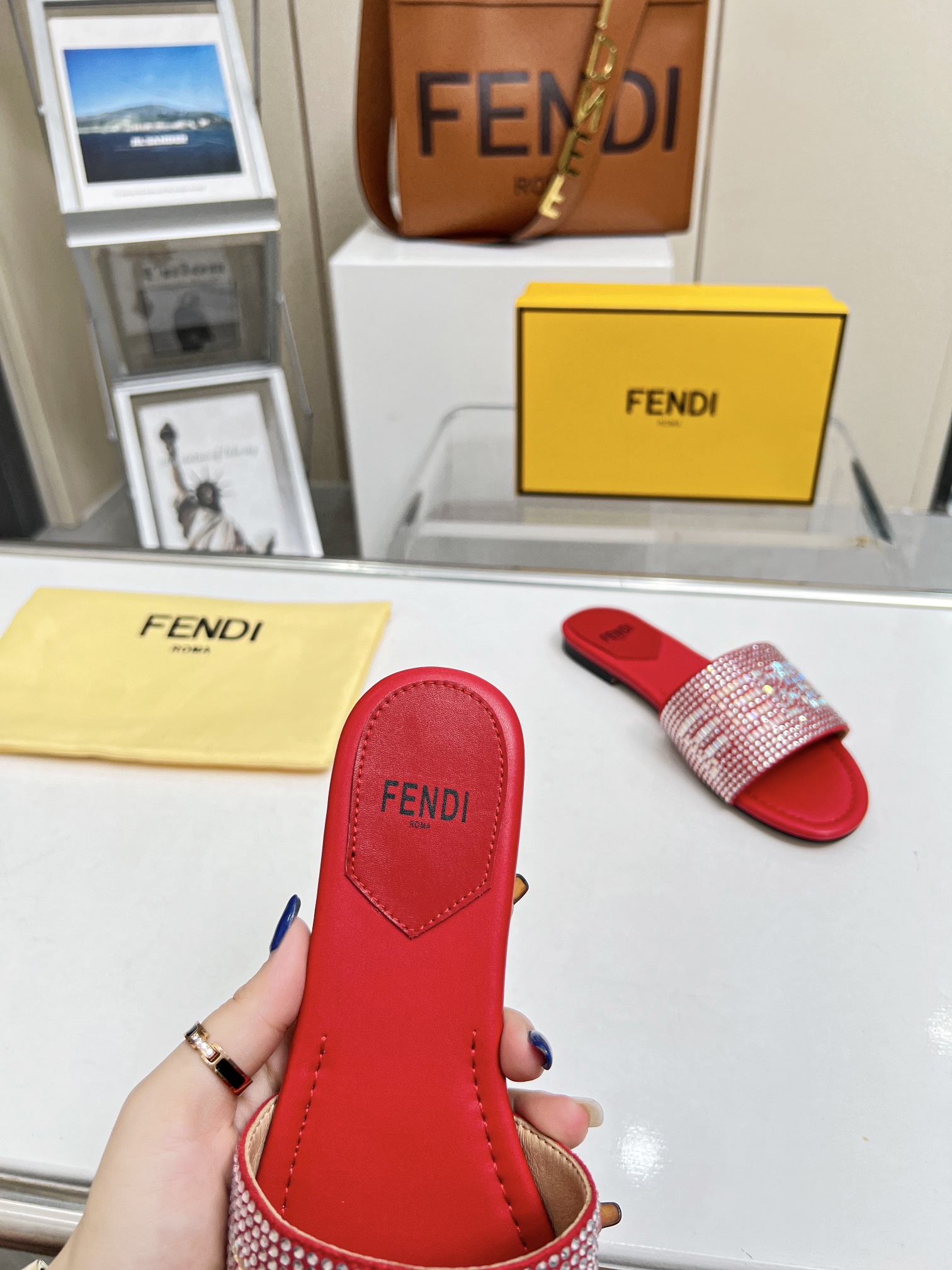 2023 Nueva Temporada Explosión FENDI Fendi Taladro Zapatillas, P210, suela de cuero Plus, 35 - 42 ya