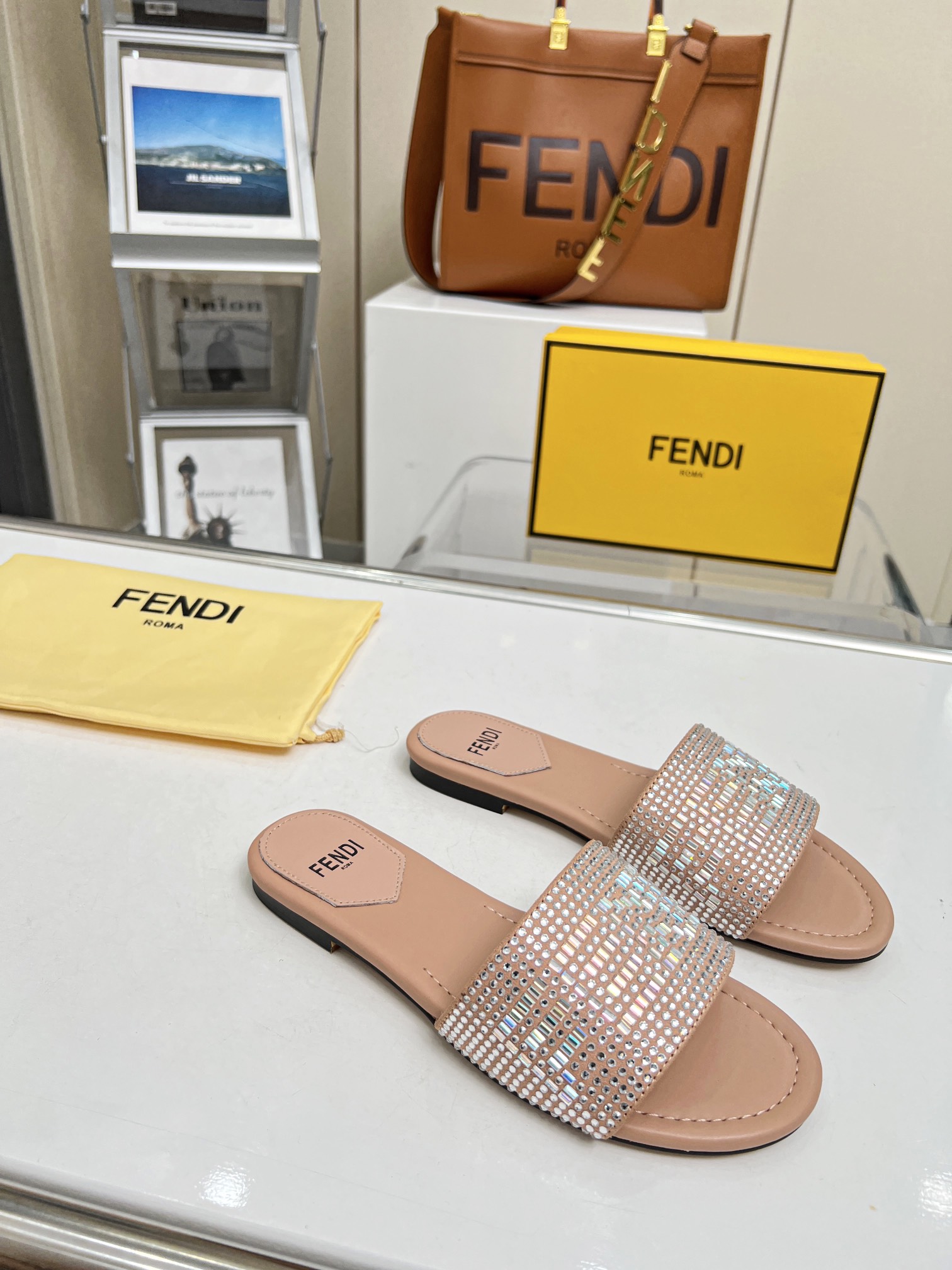 2023FENDI，P210，，35--42
