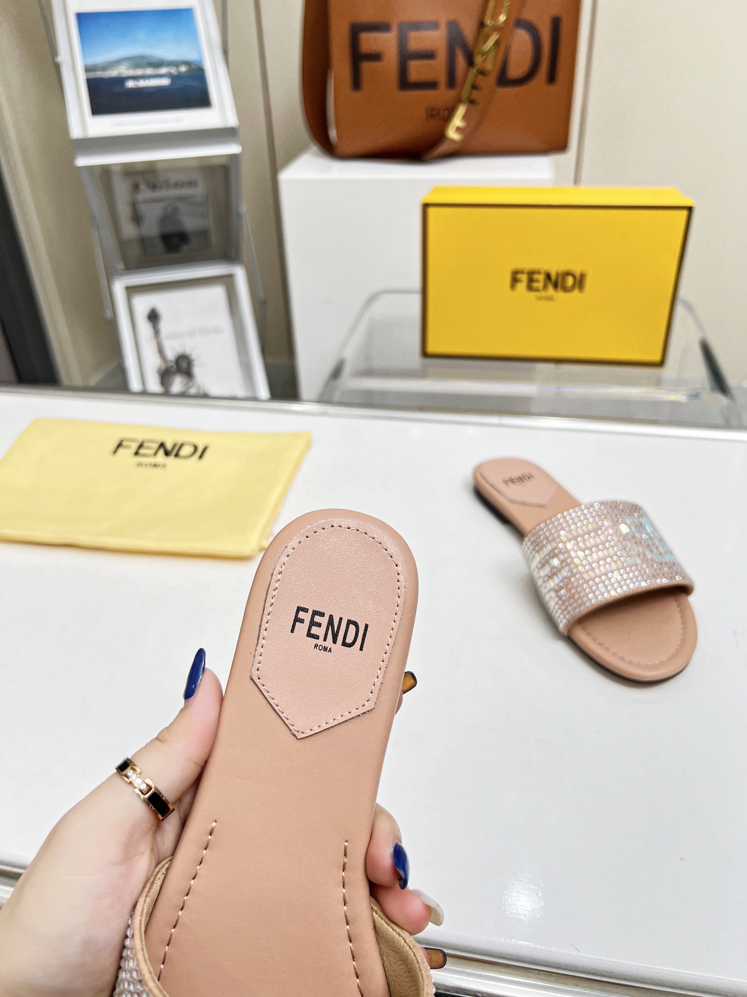 2023FENDI，P210，，35--42