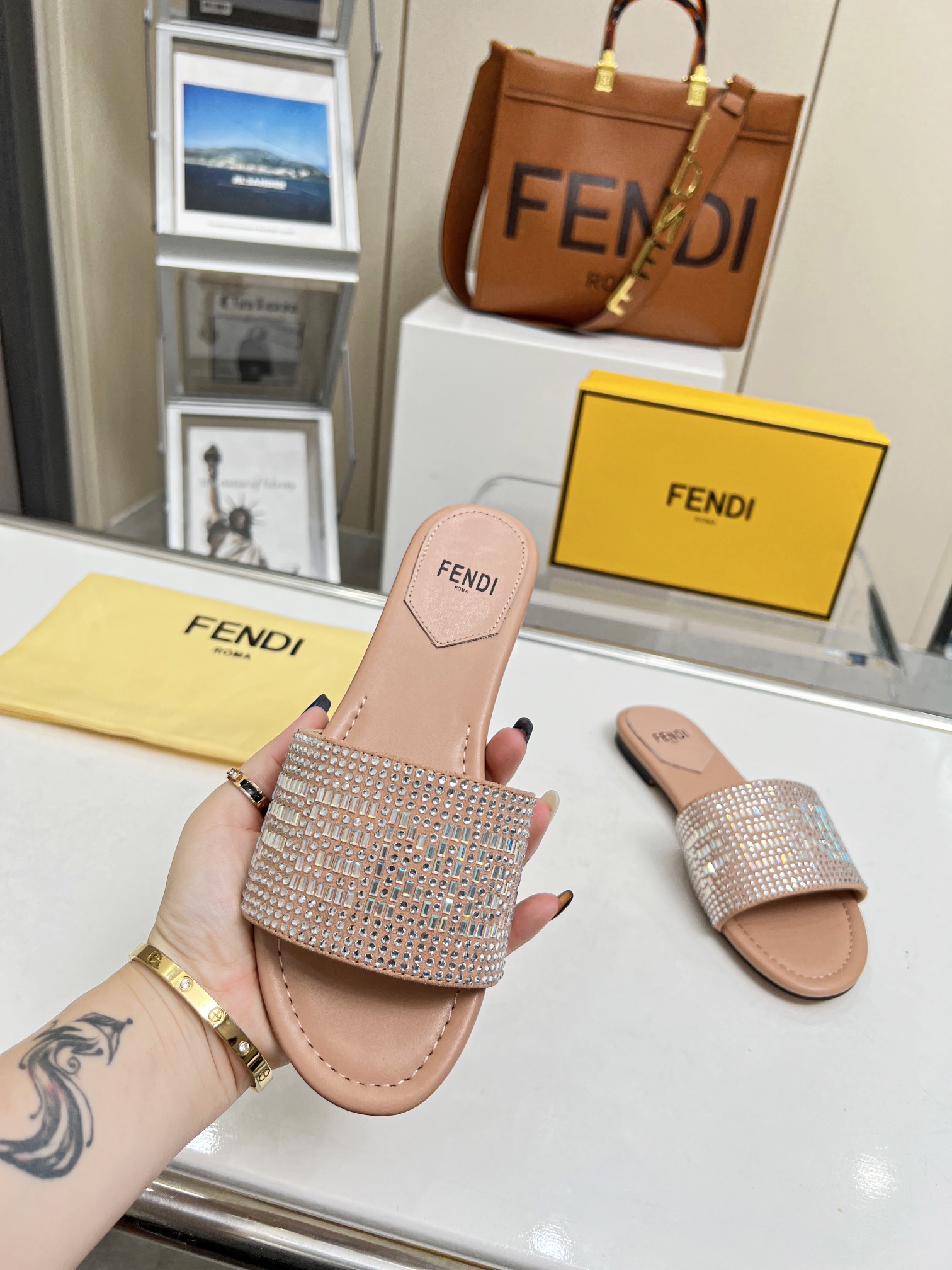 2023FENDI，P210，，35--42
