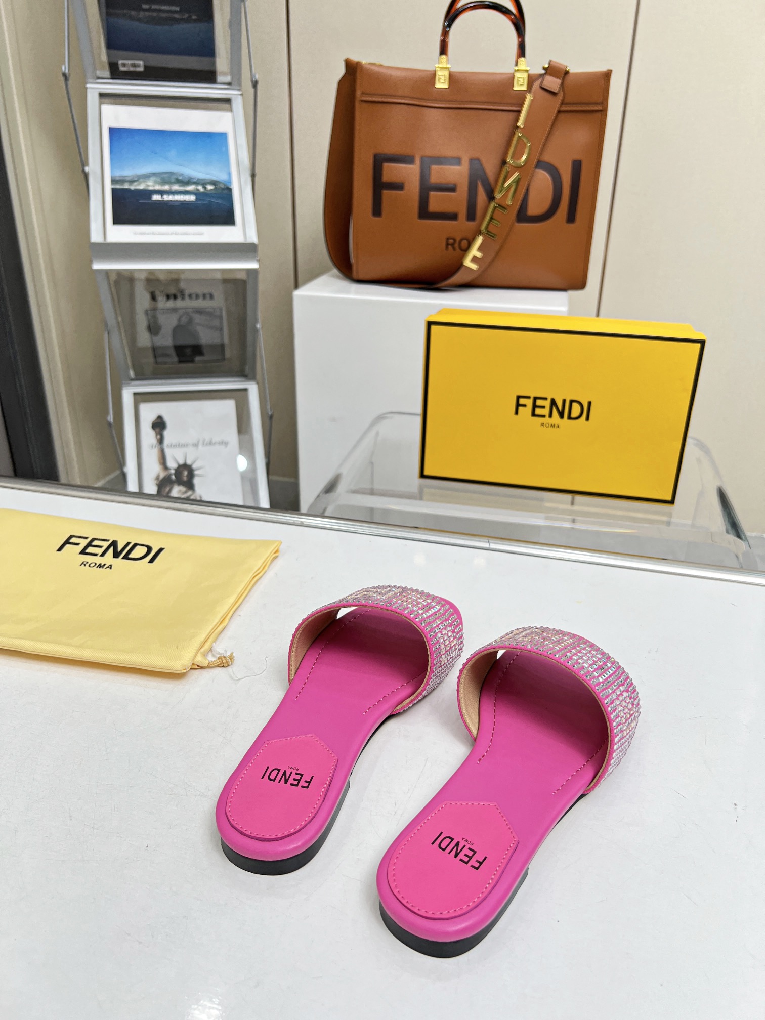 2023 Nueva Temporada Explosión FENDI Fendi Taladro Zapatillas, P210, suela de cuero Plus, 35 - 42 ya