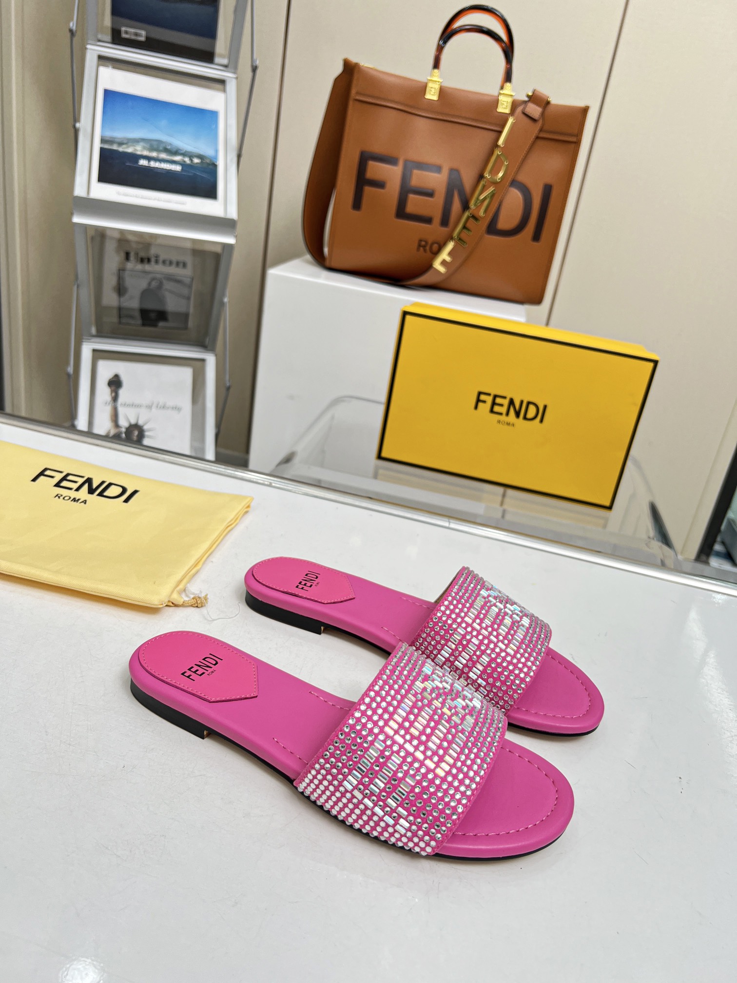 2023 Nueva Temporada Explosión FENDI Fendi Taladro Zapatillas, P210, suela de cuero Plus, 35 - 42 ya