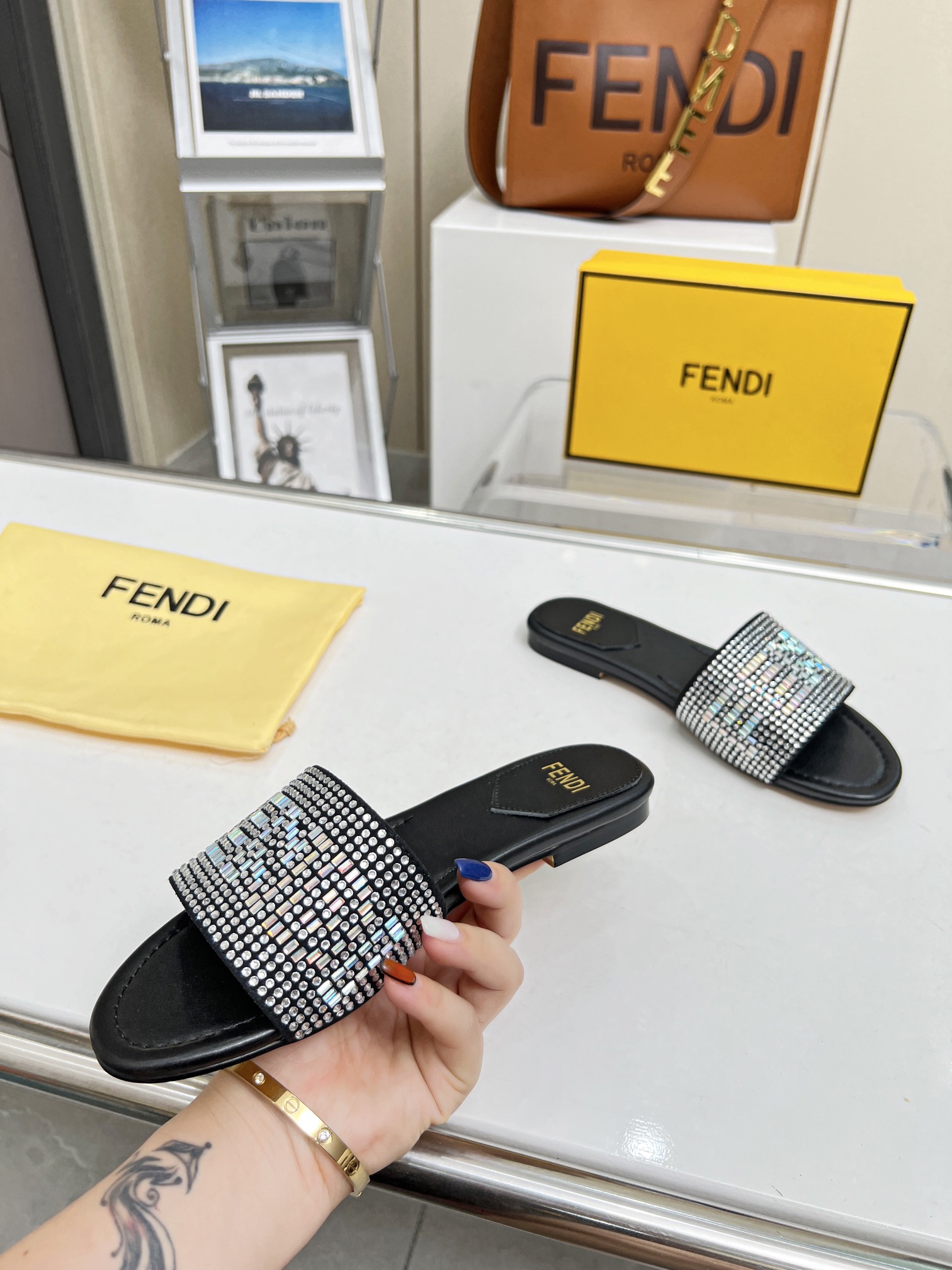 2023FENDI，P210，，35--42