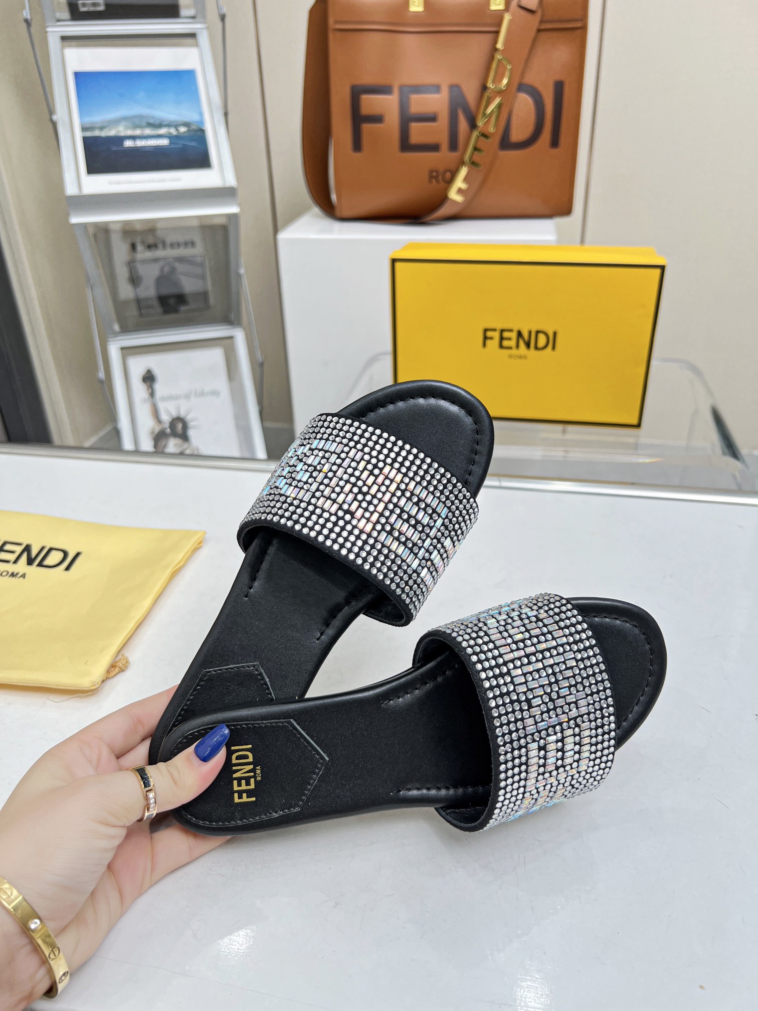 2023FENDI，P210，，35--42