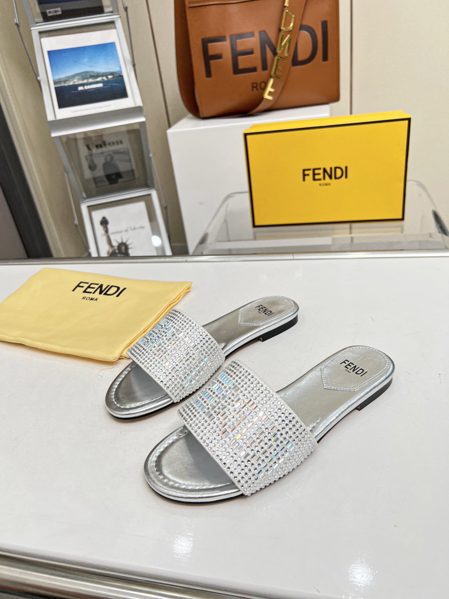 2023 Nueva Temporada Explosión FENDI Fendi Taladro Zapatillas, P210, suela de cuero Plus, 35 - 42 ya
