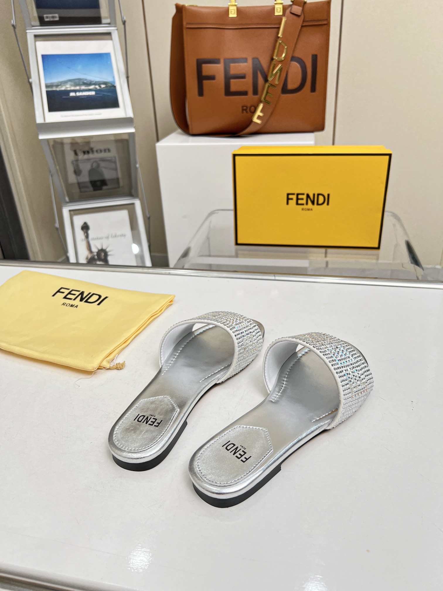 2023 Nueva Temporada Explosión FENDI Fendi Taladro Zapatillas, P210, suela de cuero Plus, 35 - 42 ya
