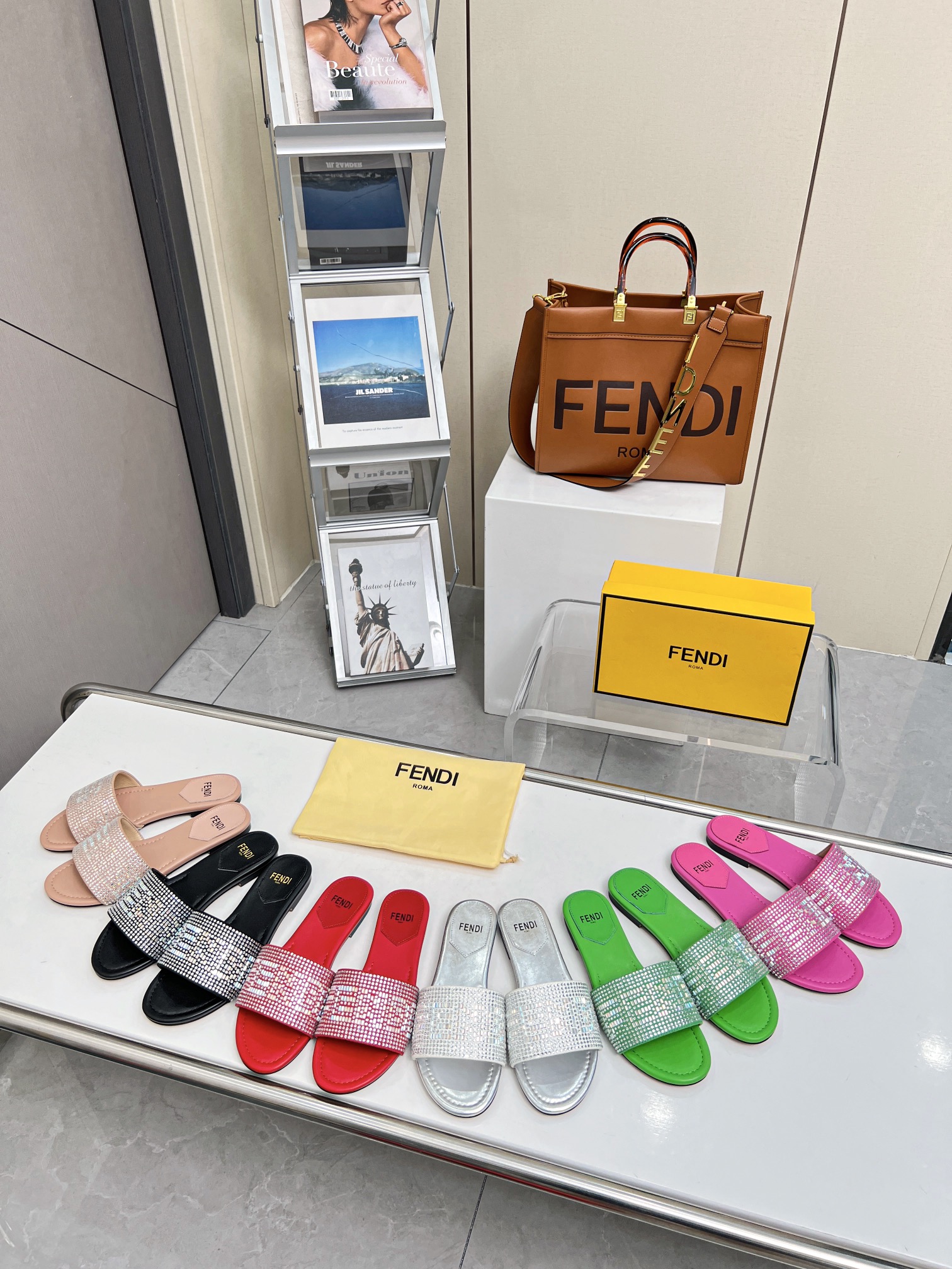 2023 Nueva Temporada Explosión FENDI Fendi Taladro Zapatillas, P210, suela de cuero Plus, 35 - 42 ya