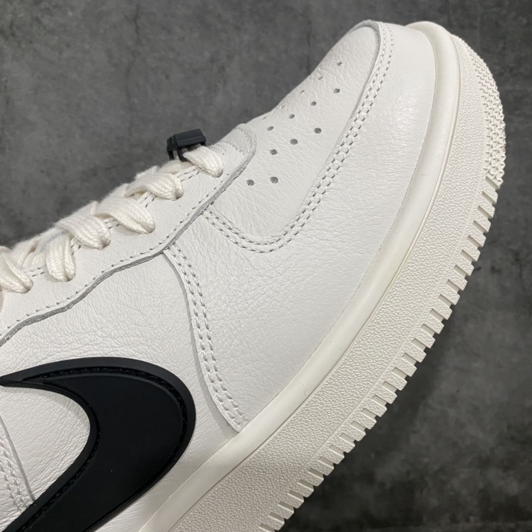 图片[6]-【LJR版】 Ambush x AF1 Air Force 1 Low 空军一号低帮运动板鞋 联名大钩白黑 DV3464-002顶峰相见 市场最优版本 完美品控 全套原原楦纸版原厂Prime Asia贝利进口皮料加持 越南原大装底数据 私模大底最大开发至47.5 左右脚Logo不同 注意区分 全鞋电脑针车 工整有序 视觉效果满分 新版鞋撑改用纸团代替 原厂港宝加持完美还原灵魂版型 原盒原配从里到外百分百还原 所有细节均可匹配公司原版 发外贸可100%充正SIZE：36-47.5-莆田鞋批发中心