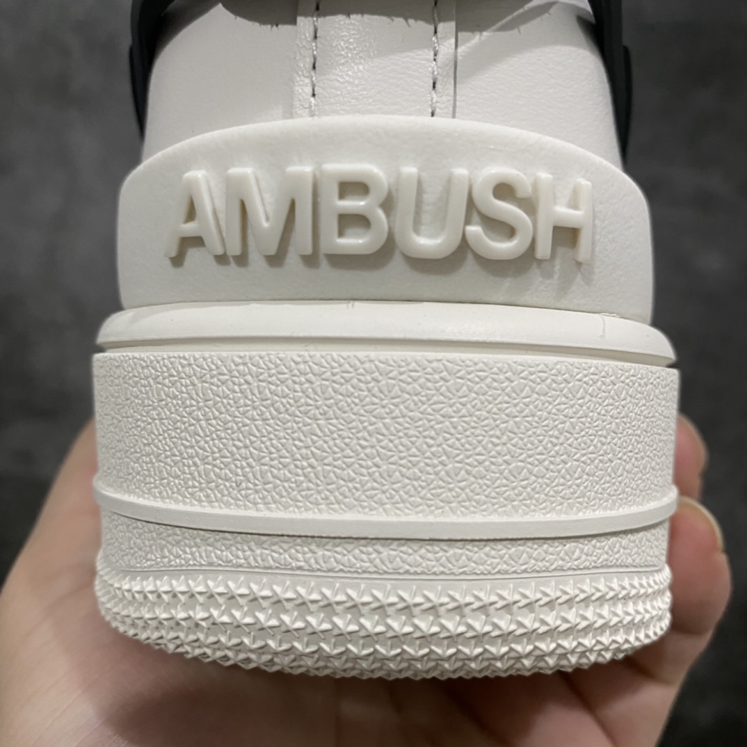 图片[8]-【LJR版】 Ambush x AF1 Air Force 1 Low 空军一号低帮运动板鞋 联名大钩白黑 DV3464-002顶峰相见 市场最优版本 完美品控 全套原原楦纸版原厂Prime Asia贝利进口皮料加持 越南原大装底数据 私模大底最大开发至47.5 左右脚Logo不同 注意区分 全鞋电脑针车 工整有序 视觉效果满分 新版鞋撑改用纸团代替 原厂港宝加持完美还原灵魂版型 原盒原配从里到外百分百还原 所有细节均可匹配公司原版 发外贸可100%充正SIZE：36-47.5-莆田鞋批发中心