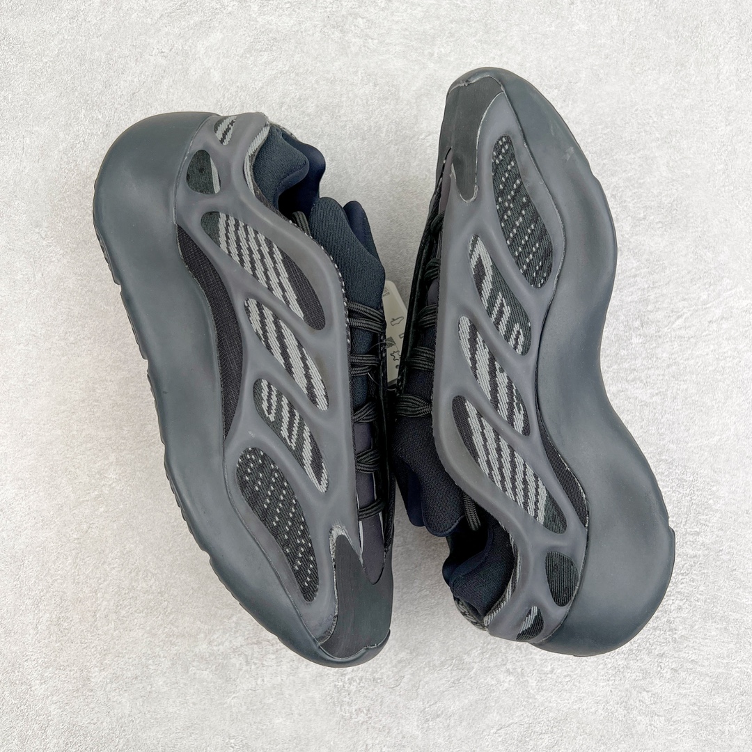 图片[3]-#纯原福利 偏小一码 yeezy 700V3 黑武士配色 H67799 全套原楦原纸版 打造灵魂正确版型 原厂贾卡原面 纹路与正品一致 高频进口夜光KPU完美组合原面 呈现炫丽星空夜光效果 此款非Boost爆米花科技 鞋底采用BOUNCE 全新缓震科技 脚感同样舒适 原厂RB鞋头材质 质感厚度与正品一致 完美贴合成型 正确原盒原标包装 匠心工艺 仅对原鞋 尺码：36 36.5 37.5 38 38.5 39 40 40.5 41-选品中心