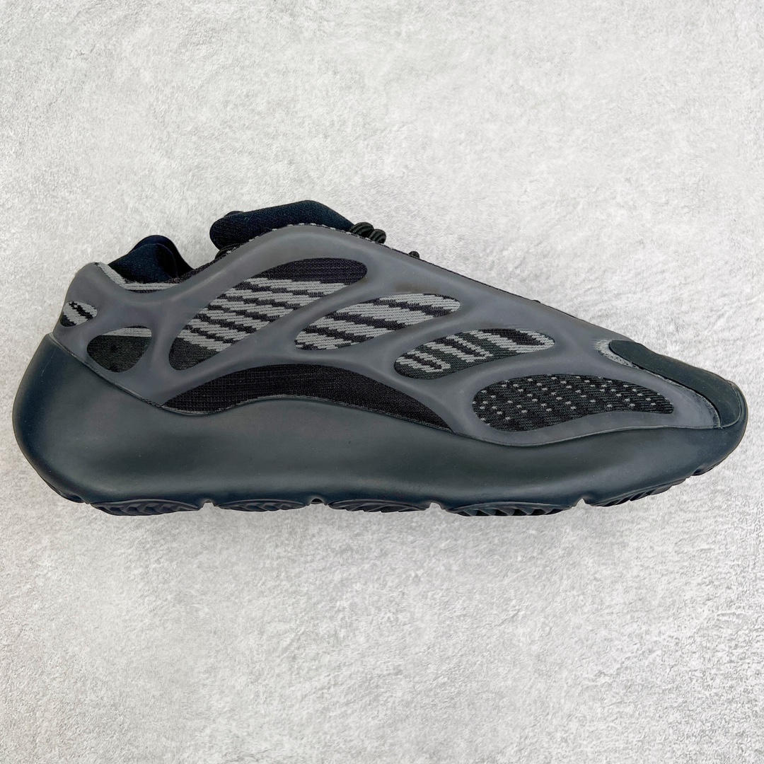 #纯原福利 偏小一码 yeezy 700V3 黑武士配色 H67799 全套原楦原纸版 打造灵魂正确版型 原厂贾卡原面 纹路与正品一致 高频进口夜光KPU完美组合原面 呈现炫丽星空夜光效果 此款非Boost爆米花科技 鞋底采用BOUNCE 全新缓震科技 脚感同样舒适 原厂RB鞋头材质 质感厚度与正品一致 完美贴合成型 正确原盒原标包装 匠心工艺 仅对原鞋 尺码：36 36.5 37.5 38 38.5 39 40 40.5 41-选品中心