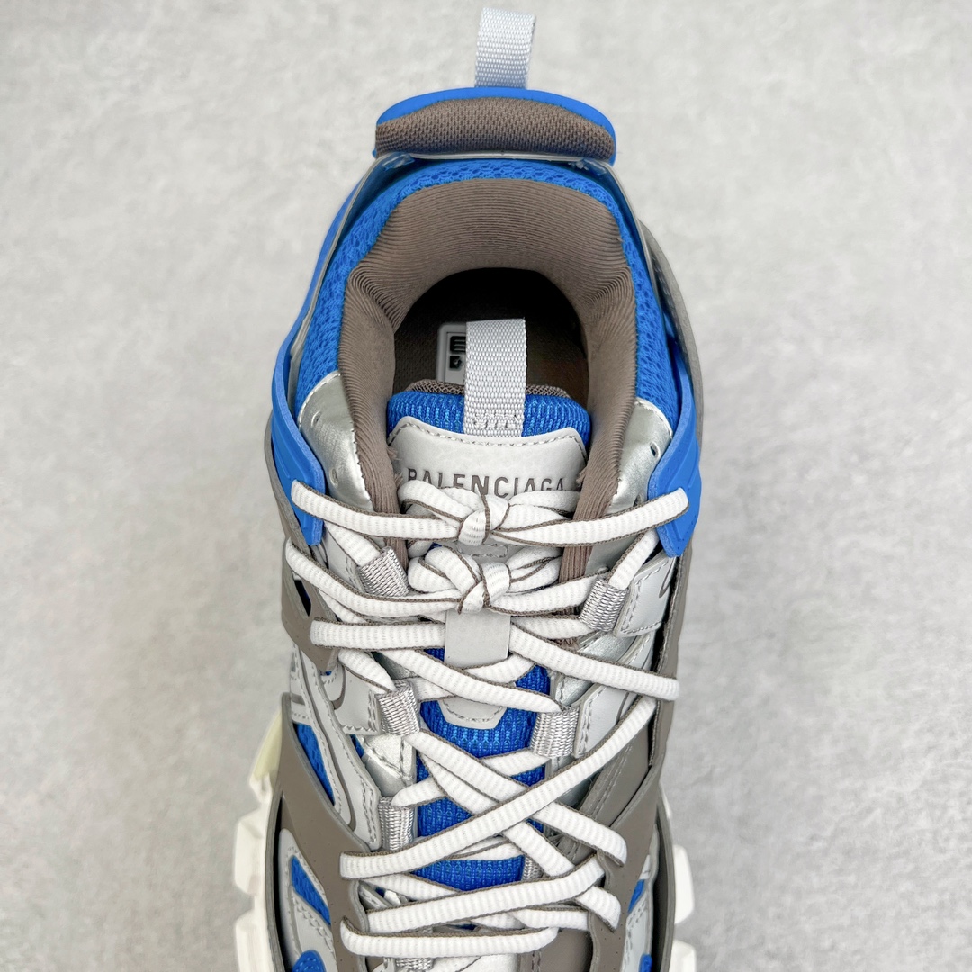 图片[5]-💰460 ＃VG零售版 BALENCIAGA Track Led Trainers 巴黎世家复古灯鞋潮流百搭老爹鞋 充电接口处在Track下方电池容量：单次充电满充可使用16-20小时 在后跟位置增加了可充电 LED 灯带的部分 只需单击「Track」键即可点亮 并设有红、黄、蓝、绿、紫等 11 种不同的灯光模式 大大增加了鞋款的吸睛度 而电量耗尽之后则需要通过附赠的充电线进行充电 成份：47%涤纶 40%聚氨酯纤维 13%Nylon 采用尼龙和网眼布制成 100%不含皮革 尺码饰于足尖 鞋后跟压印Track字样 外底正面压印BB标识 外侧印有Balenciaga印花 鞋舌压印Balenciaga标识 双鞋带以常规方式打结 后帮及鞋舌配有拉环鞋提 动态鞋底设计 为双脚带来后续的助力 50毫米鞋弓 水洗做旧风格 中国制造 此商品提供Balenciaga防尘袋和包装盒 全套原纸板楦头开发 最原汁原味的灵魂版型 全鞋荧光划线卡点 胶水把控整洁度追求极致完美 每一双都是工艺品 多重QC质检 超越公司货的品控标准 实实在在的免检产品 原盒原配 正确字体电绣 粗细、位置、大小正确 侧边TPU 透气孔匹配意产原版 正确分离大底 TPU软底 原版一致大底LOGO 立体感十足 原厂皮料水洗做旧 采购原厂网纱 正常尺码 尺码：35 36 37 38 39 40 41 42 43 44 45 46 编码：by5936030-运动鞋