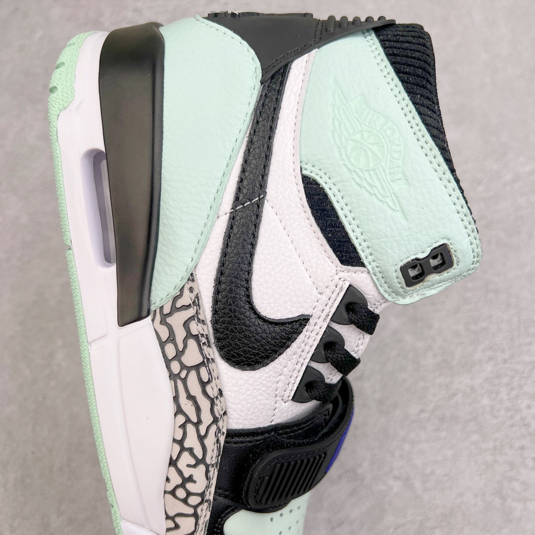 图片[6]-💰220 ＃KZ神版 Air Jordan Legacy AJ312 High 高帮复古篮球鞋 蒂芙尼绿 AV3922-013 市场最强独一档产物 全套原纸板楦头开发 原厂大底磨具加持立体防滑纹理 原档数据后跟TPU子母扣魔术贴 原装可视Air Sole气垫 原汁原味最完美的312代版型 唯一正确鞋头趴度弧度高度鞋身腰线 进口港宝加持 后跟自然饱满 全鞋荧光划线卡点 追求极致完美 每一双都是工艺品 多重QC质检 超越公司货的品控标准 实实在在的免检产品 鞋身采用了皮革材质打造 横跨鞋面的魔术贴十分吸睛 侧面的Swoosh Logo的一部分被鞋面遮挡了一部分 颇具玩味 魔术贴上标有NK标识 而鞋舌上是Jordan的经典红色飞翼Logo 后跟和鞋底均采用了AJ3的设计 后跟上同样也使用了经典的爆裂纹图案 SIZE：36 36.5 37.5 38 38.5 39 40 40.5 41 42 42.5 43 44 44.5 45 46 47.5 编码：by2936090-运动鞋