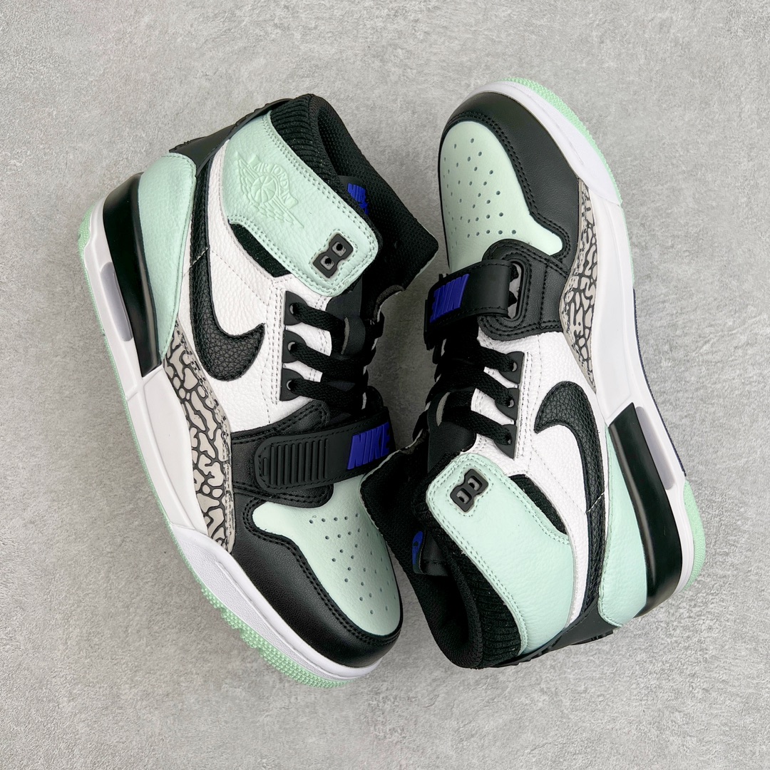 图片[3]-💰220 ＃KZ神版 Air Jordan Legacy AJ312 High 高帮复古篮球鞋 蒂芙尼绿 AV3922-013 市场最强独一档产物 全套原纸板楦头开发 原厂大底磨具加持立体防滑纹理 原档数据后跟TPU子母扣魔术贴 原装可视Air Sole气垫 原汁原味最完美的312代版型 唯一正确鞋头趴度弧度高度鞋身腰线 进口港宝加持 后跟自然饱满 全鞋荧光划线卡点 追求极致完美 每一双都是工艺品 多重QC质检 超越公司货的品控标准 实实在在的免检产品 鞋身采用了皮革材质打造 横跨鞋面的魔术贴十分吸睛 侧面的Swoosh Logo的一部分被鞋面遮挡了一部分 颇具玩味 魔术贴上标有NK标识 而鞋舌上是Jordan的经典红色飞翼Logo 后跟和鞋底均采用了AJ3的设计 后跟上同样也使用了经典的爆裂纹图案 SIZE：36 36.5 37.5 38 38.5 39 40 40.5 41 42 42.5 43 44 44.5 45 46 47.5 编码：by2936090-运动鞋