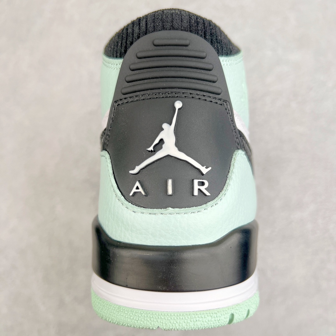 图片[8]-💰220 ＃KZ神版 Air Jordan Legacy AJ312 High 高帮复古篮球鞋 蒂芙尼绿 AV3922-013 市场最强独一档产物 全套原纸板楦头开发 原厂大底磨具加持立体防滑纹理 原档数据后跟TPU子母扣魔术贴 原装可视Air Sole气垫 原汁原味最完美的312代版型 唯一正确鞋头趴度弧度高度鞋身腰线 进口港宝加持 后跟自然饱满 全鞋荧光划线卡点 追求极致完美 每一双都是工艺品 多重QC质检 超越公司货的品控标准 实实在在的免检产品 鞋身采用了皮革材质打造 横跨鞋面的魔术贴十分吸睛 侧面的Swoosh Logo的一部分被鞋面遮挡了一部分 颇具玩味 魔术贴上标有NK标识 而鞋舌上是Jordan的经典红色飞翼Logo 后跟和鞋底均采用了AJ3的设计 后跟上同样也使用了经典的爆裂纹图案 SIZE：36 36.5 37.5 38 38.5 39 40 40.5 41 42 42.5 43 44 44.5 45 46 47.5 编码：by2936090-运动鞋