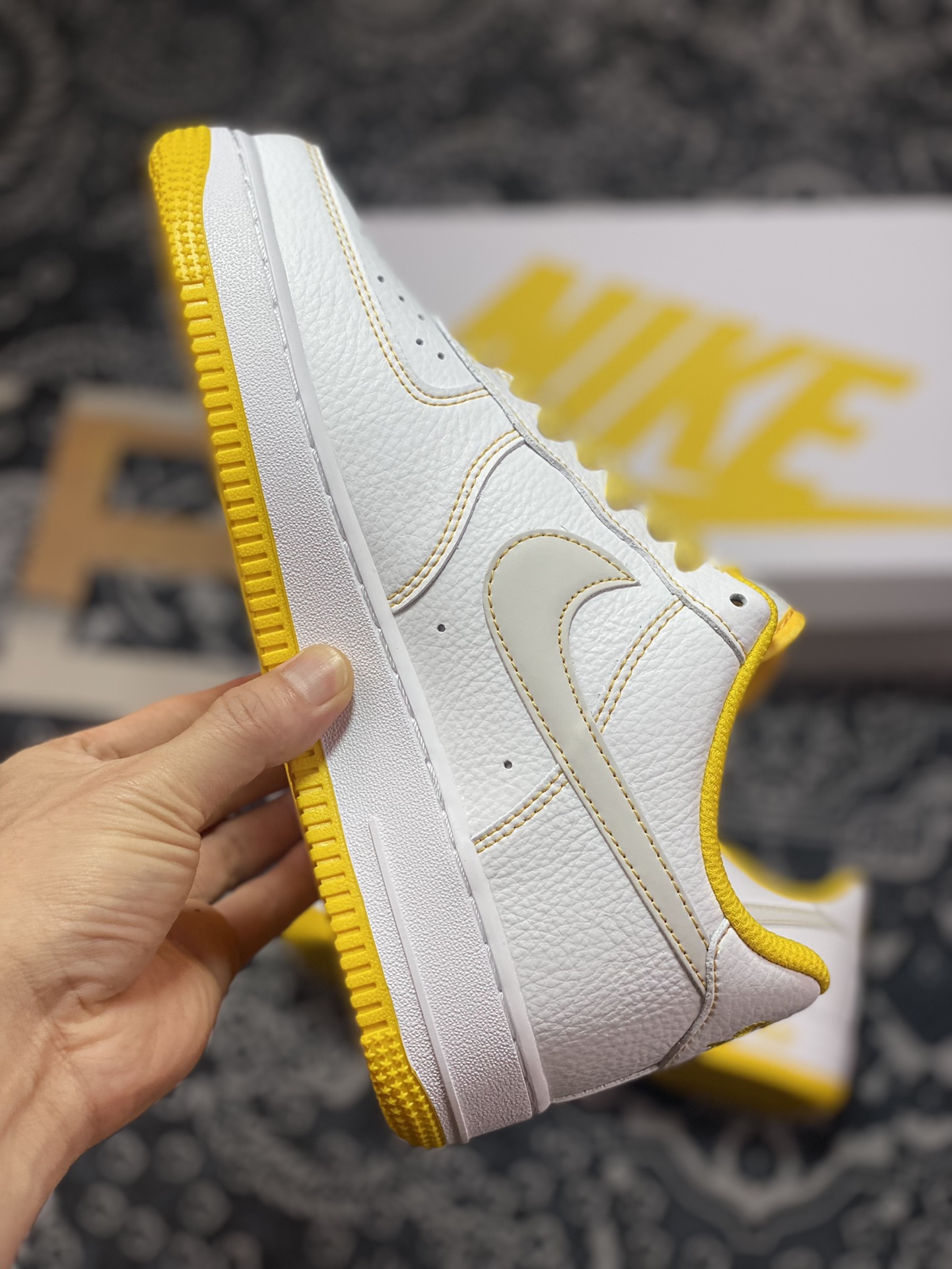 Nike Air Force 1'07”White/Yellow Reflectiv” Air Force One sneakers MM3603-026