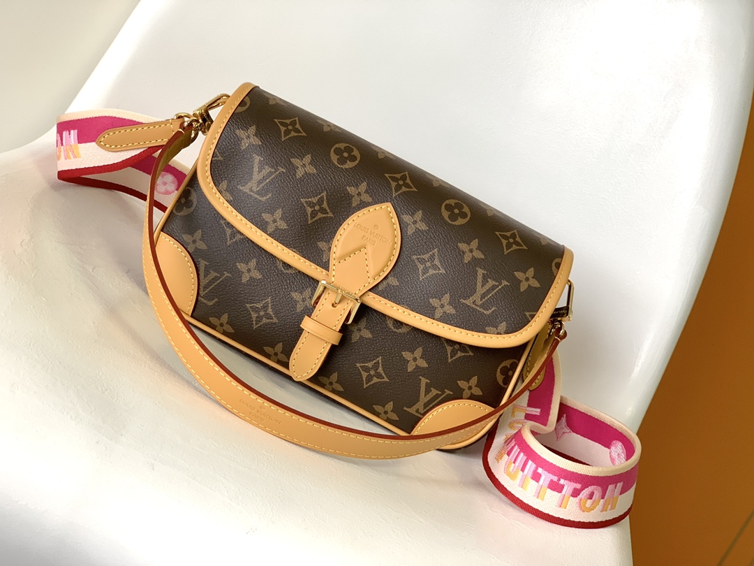 Louis Vuitton LV Diane Sacs À Main Noir Rouge Monogram Canvas Toile Cuir de vache Tissu Vintage M45985