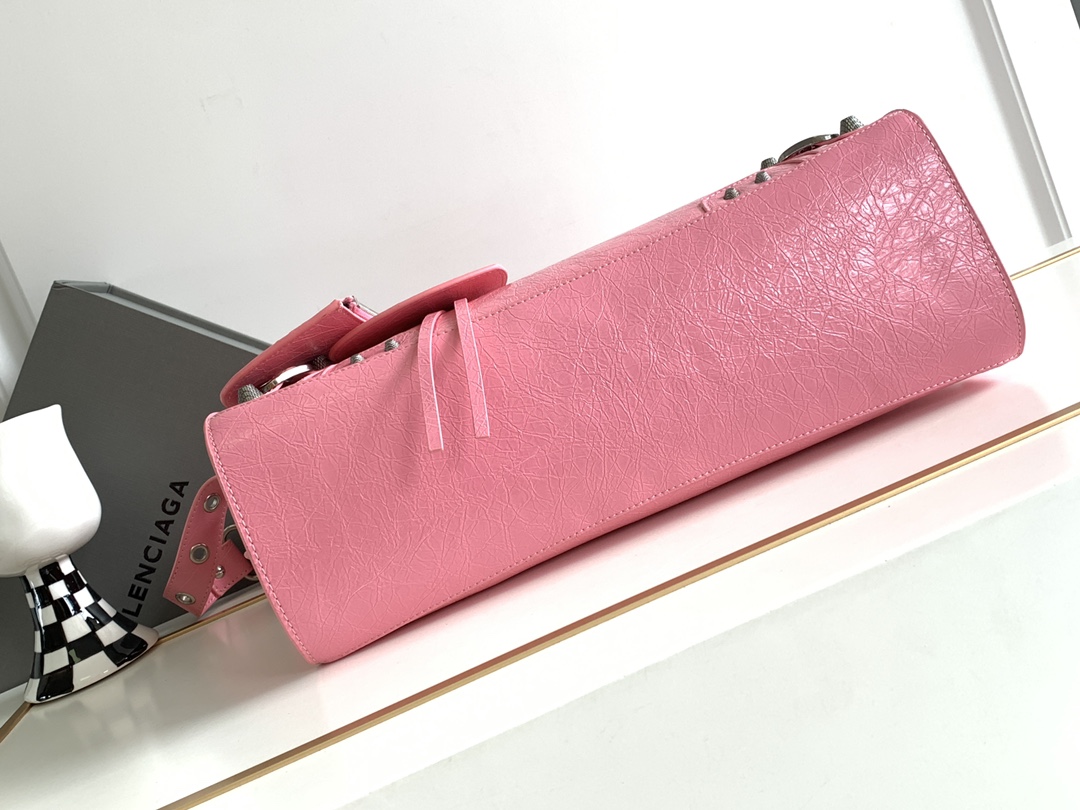 Balenciaga 大号Balenciagα巴黎最新款Neo cagole机车包这次配备了爱心小镜子
